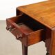 Table basse ancienne en acajou avec tiroir et décorations, XIXe siècle