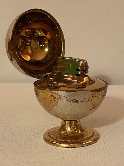 Vintage world-map table lighter