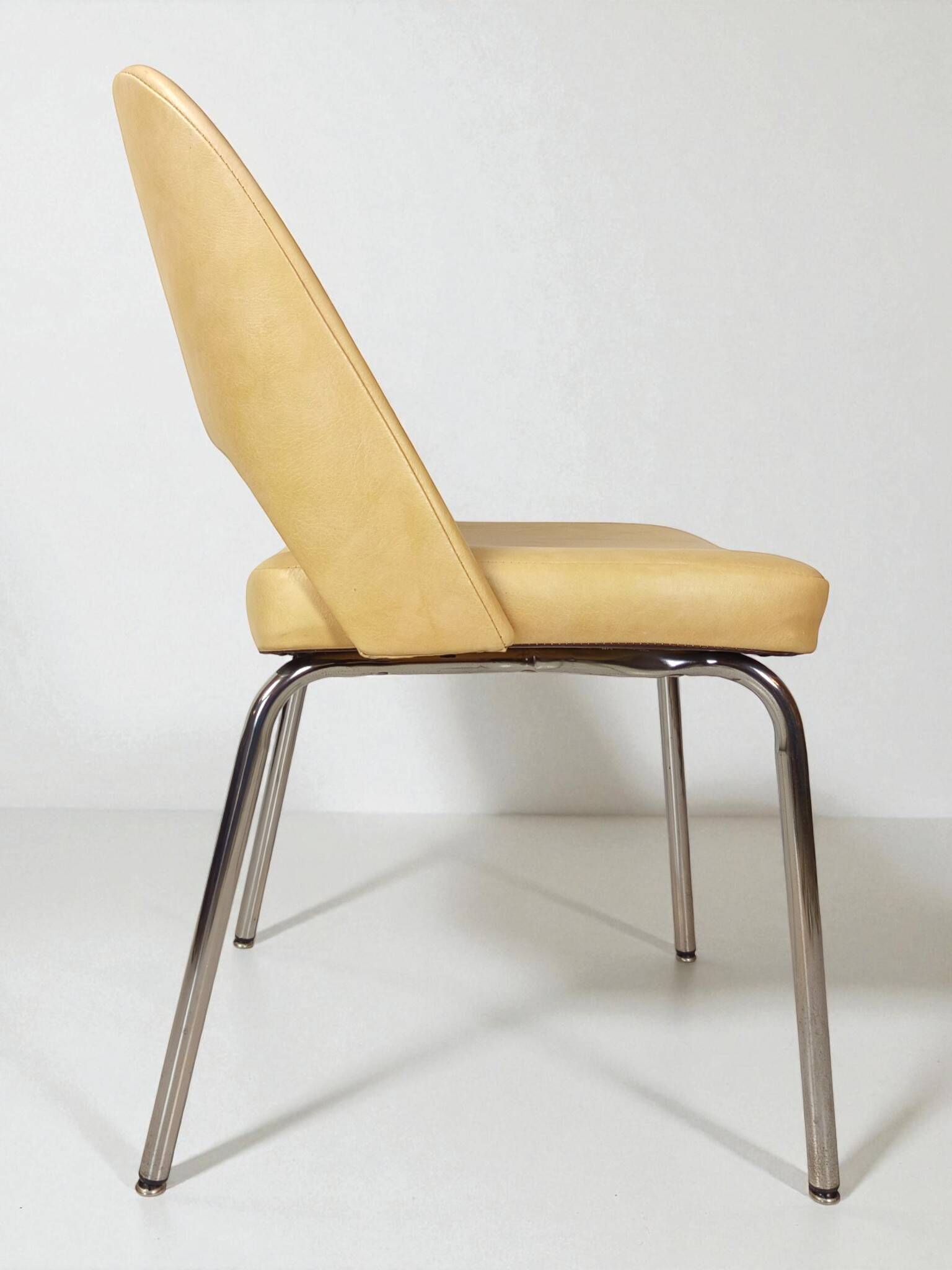 Suite de 4 chaises vintage