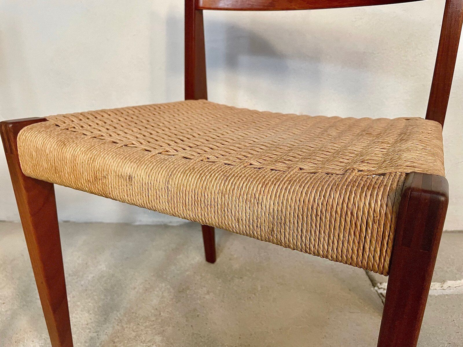 Ensemble de chaises de salle à manger minimalistes danoises en teck modèle Pia avec sièges en corde à papier par Poul Cadovius pour Royal Persiennen, 1958.