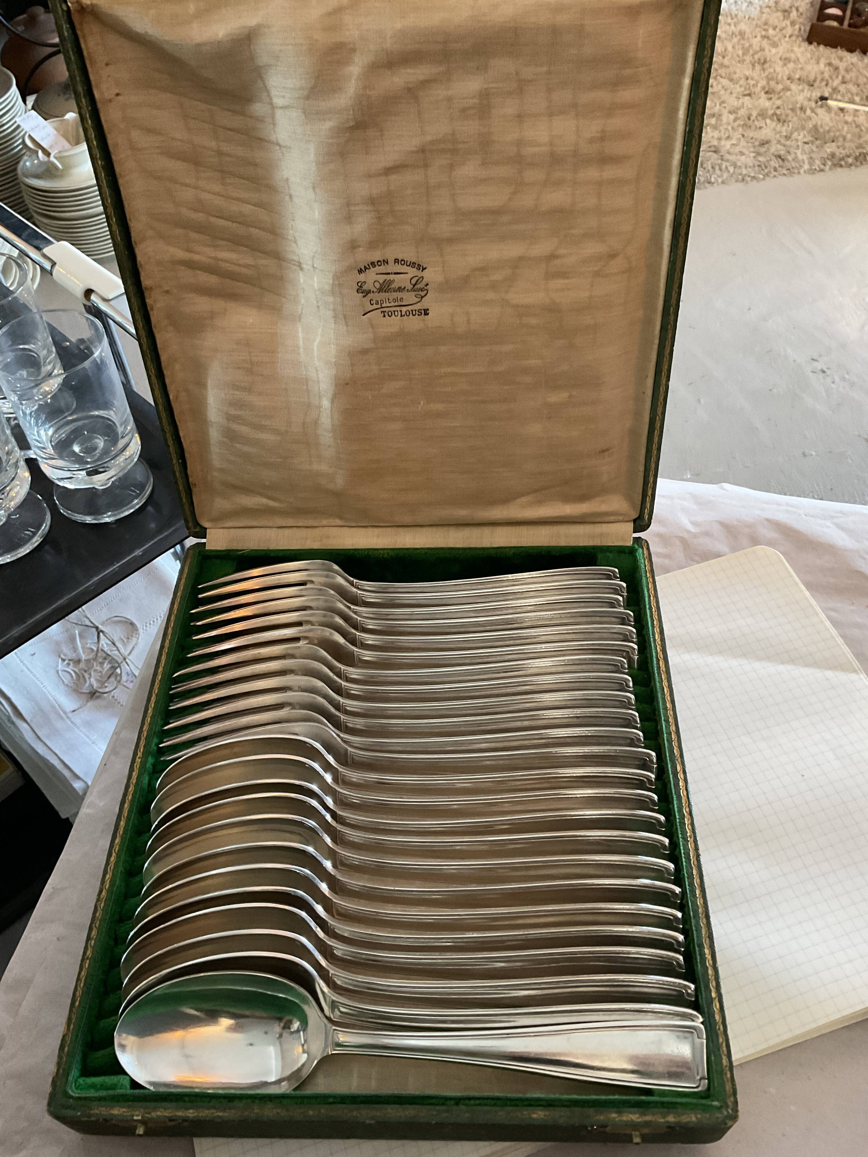 Box 12 spoons and 12 towels, House roussy toulouse