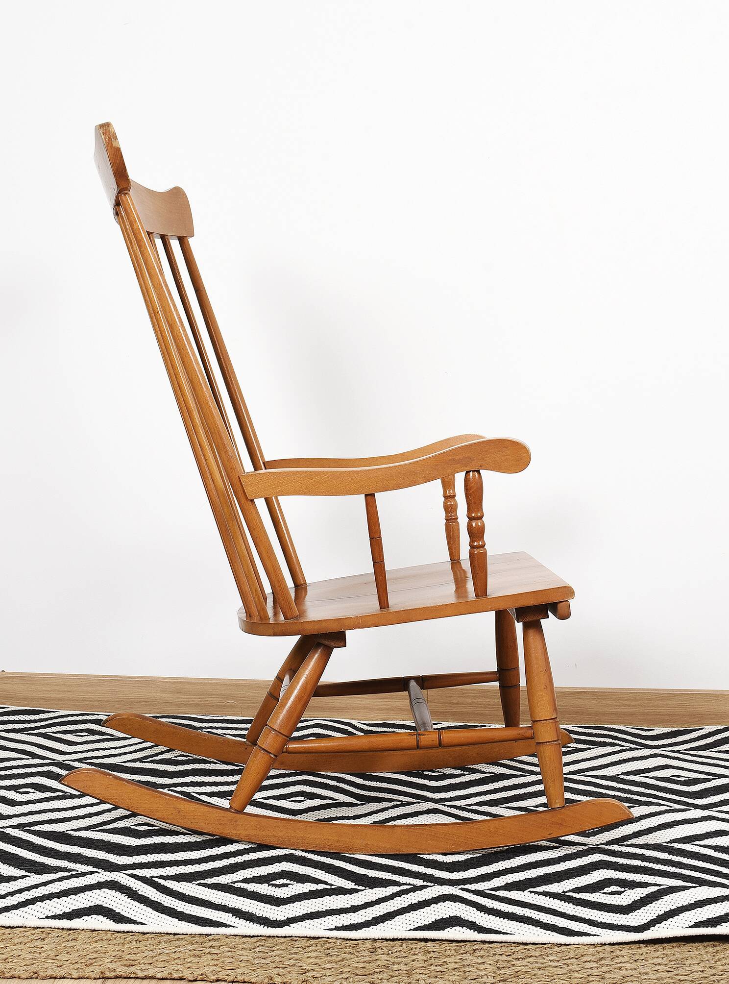 Chaise à bascule, rocking-chair, vintage en bois.