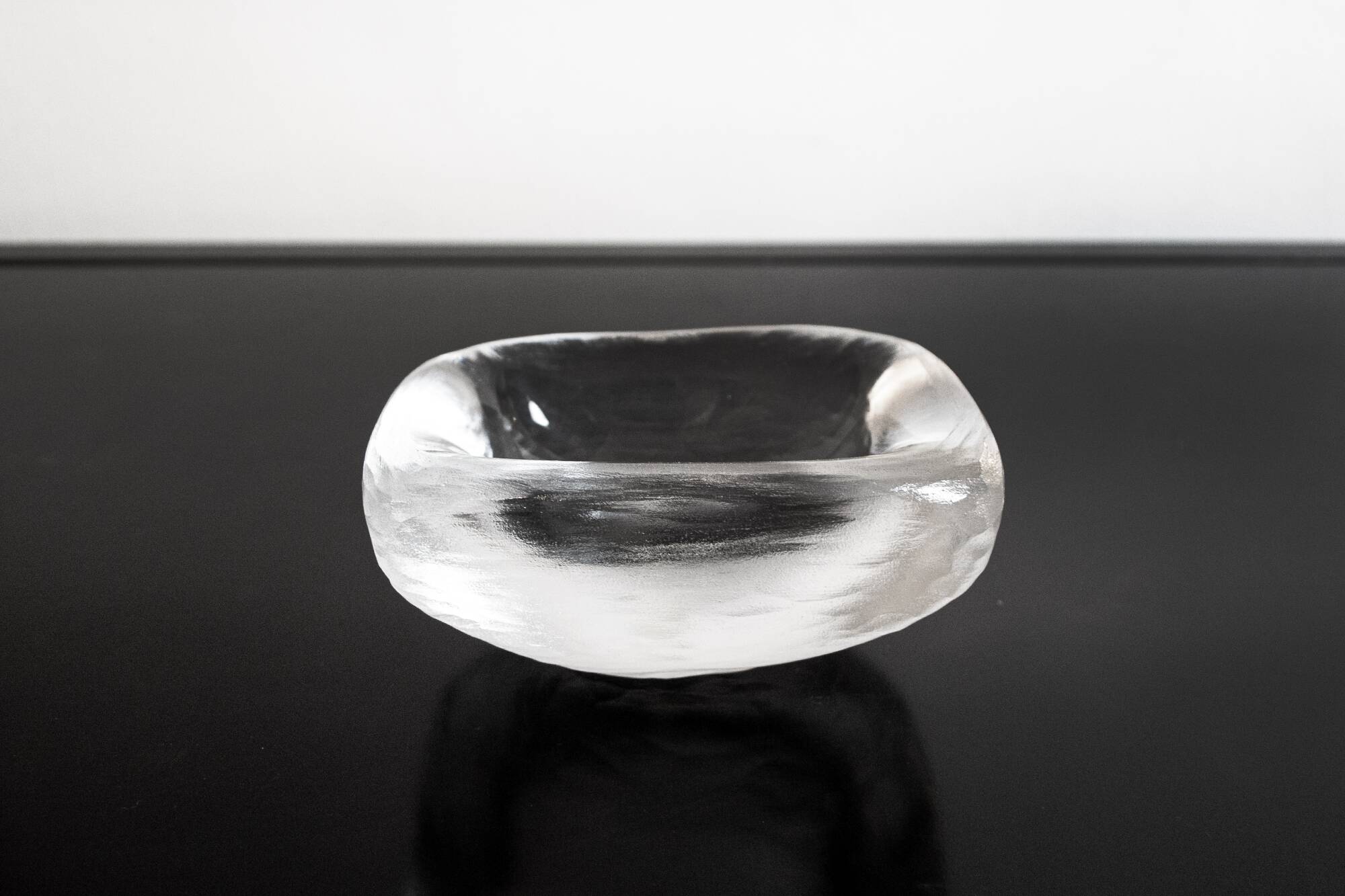 Centre de table en verre transparent lourd Orrefors Suède années 1960