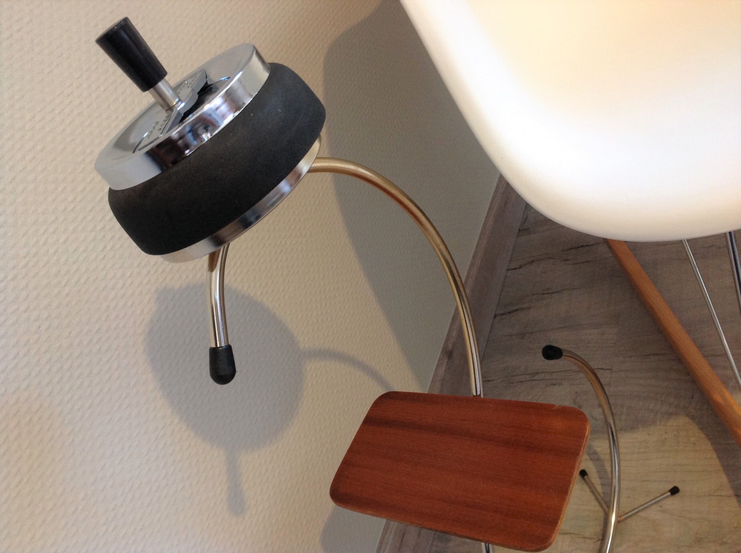 Ashtray pusher on foot with tablet / vintage 60s