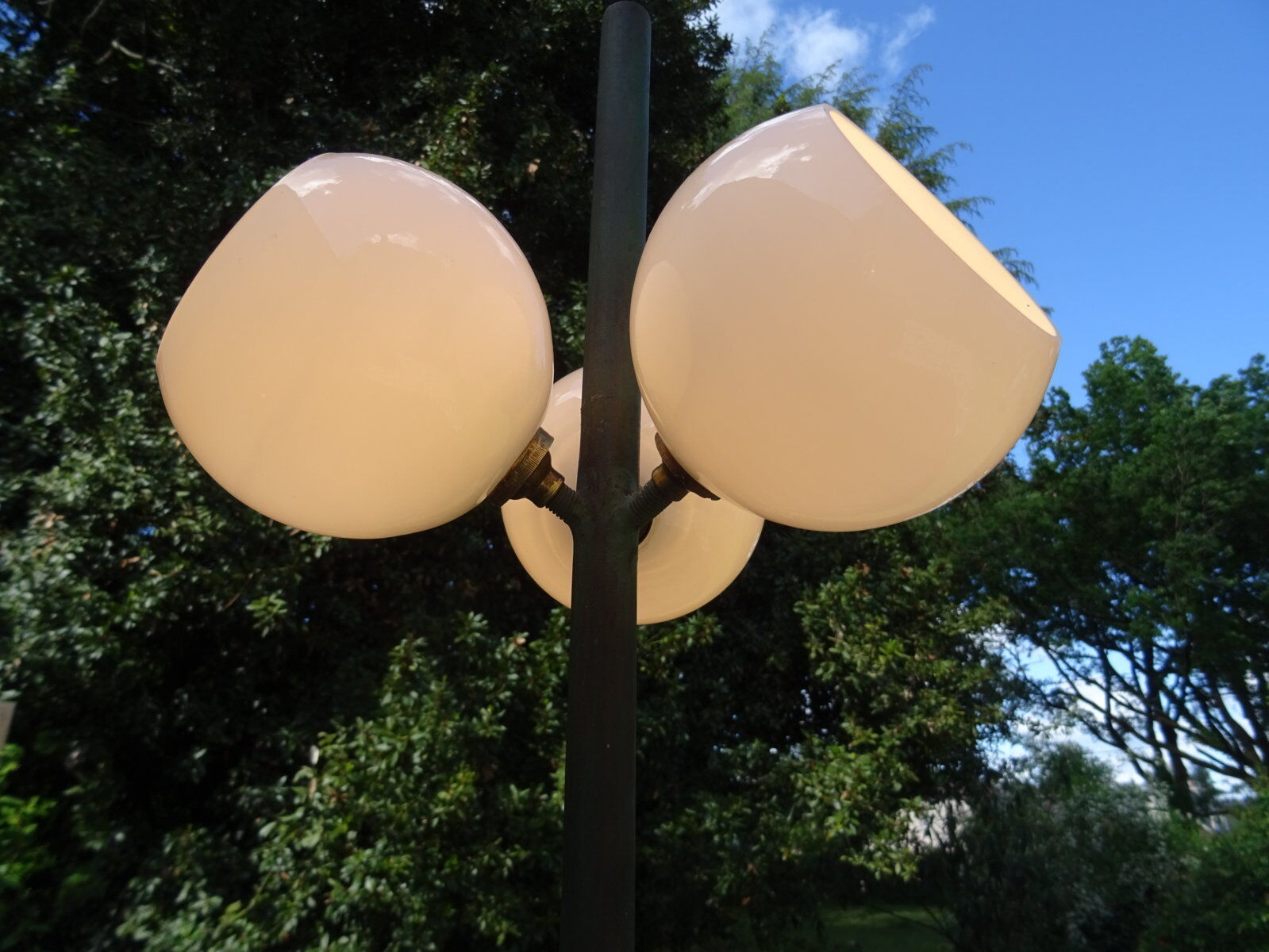 Art deco wrought iron floor lamp with arrows