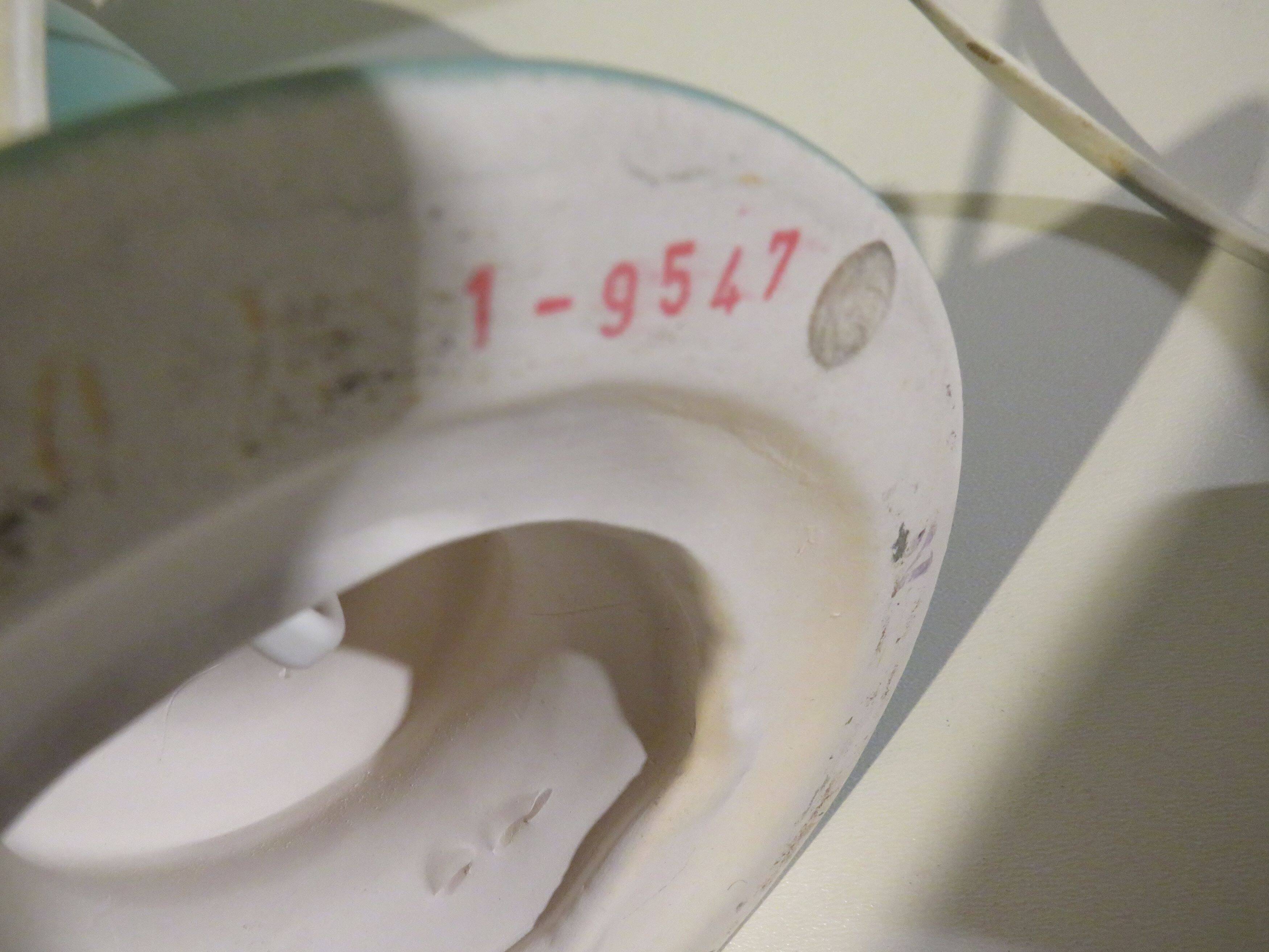 Mint green ceramic table lamp from Porcelaines de Bruxelles in Memphis style. 1980s