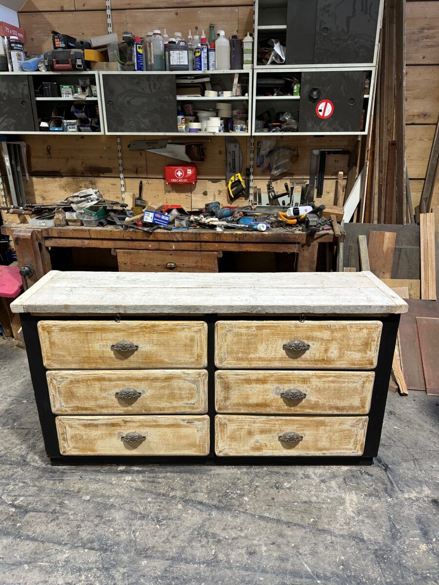 Old workshop furniture with 6 drawers.