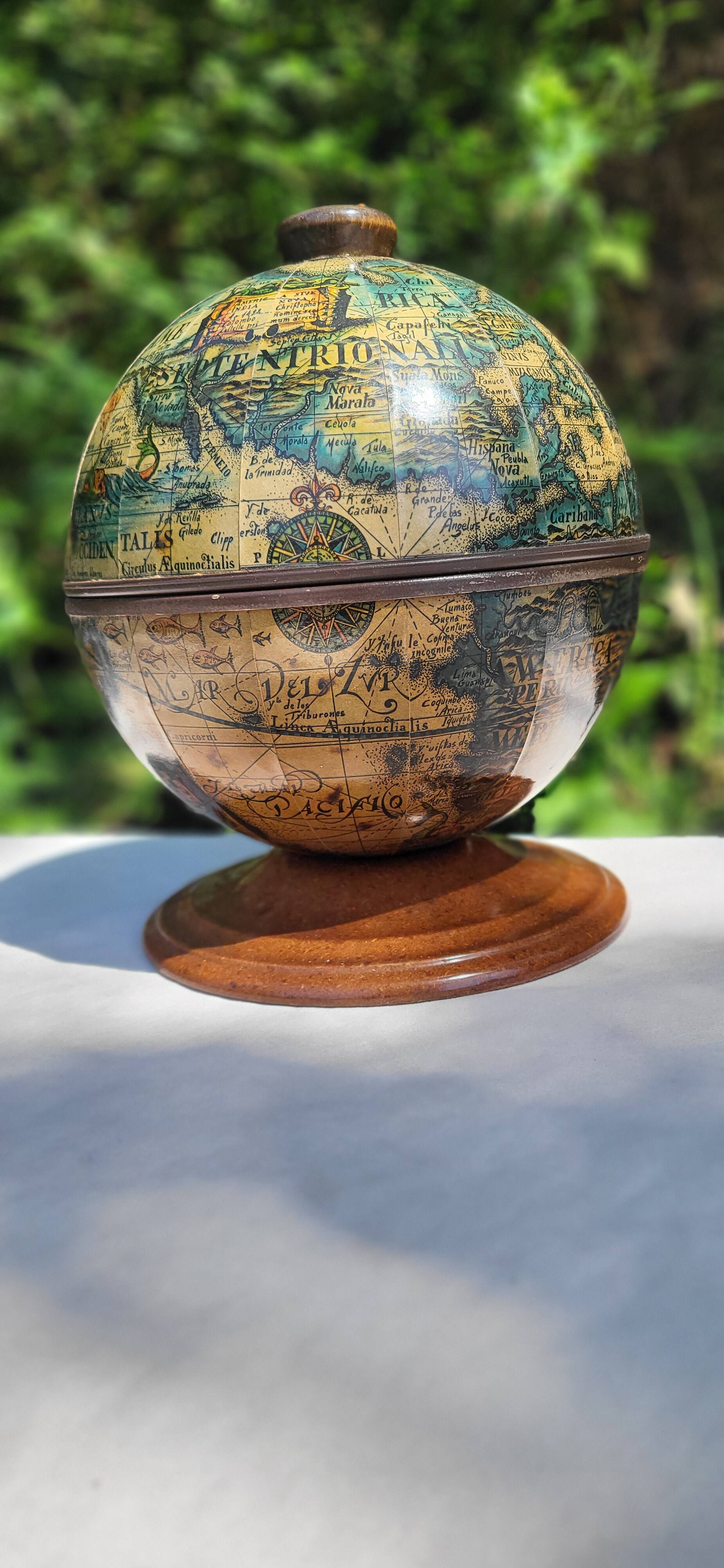 Globe terrestrial ice cubes