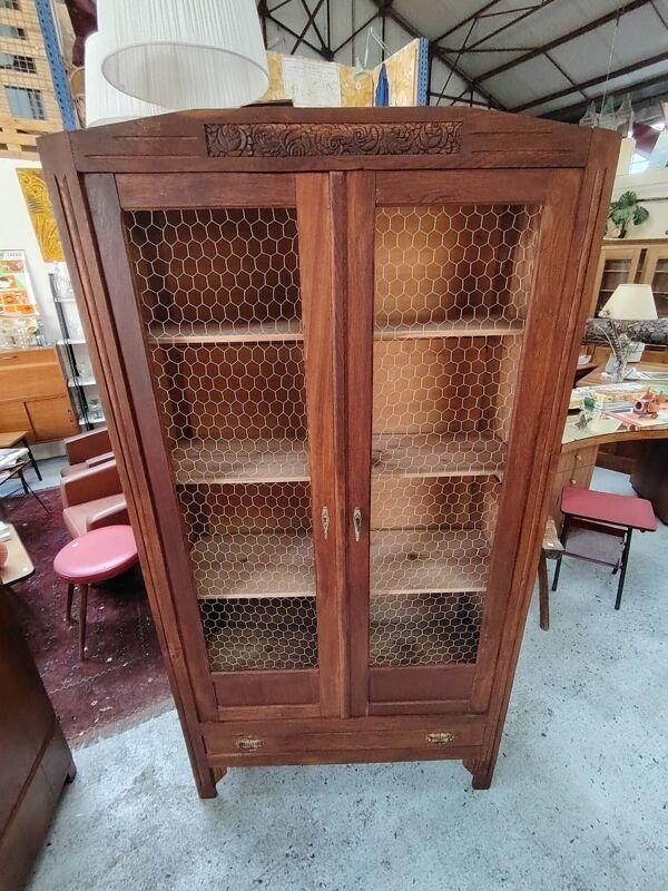 Armoire Art Déco en bois massif restaurée aux portes grillagées estampillée