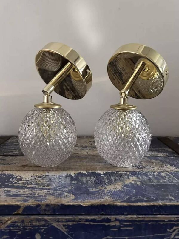 Paire d’appliques murales globes ciselés