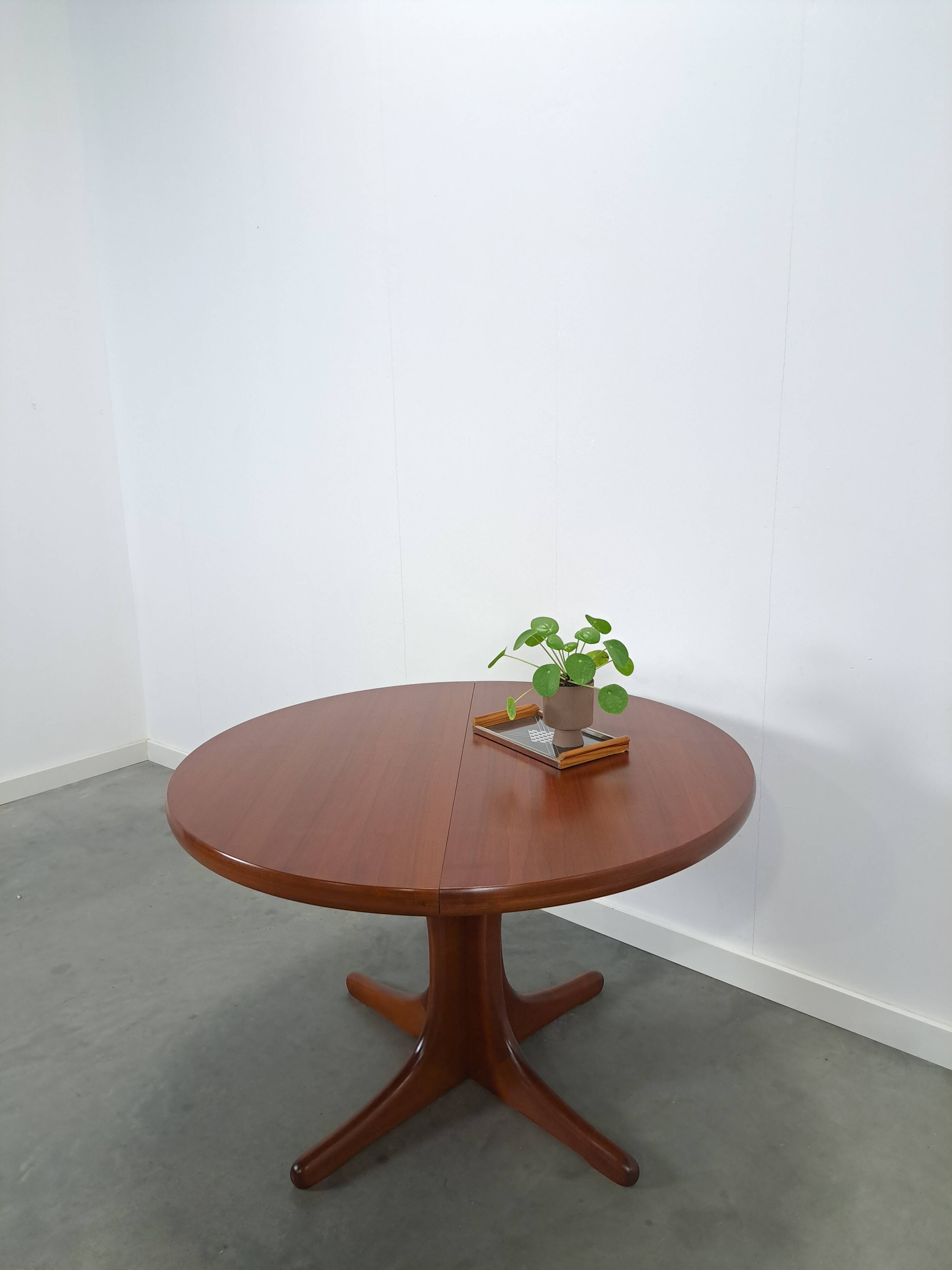 Rond ovaal teak uitschuifbare eettafel