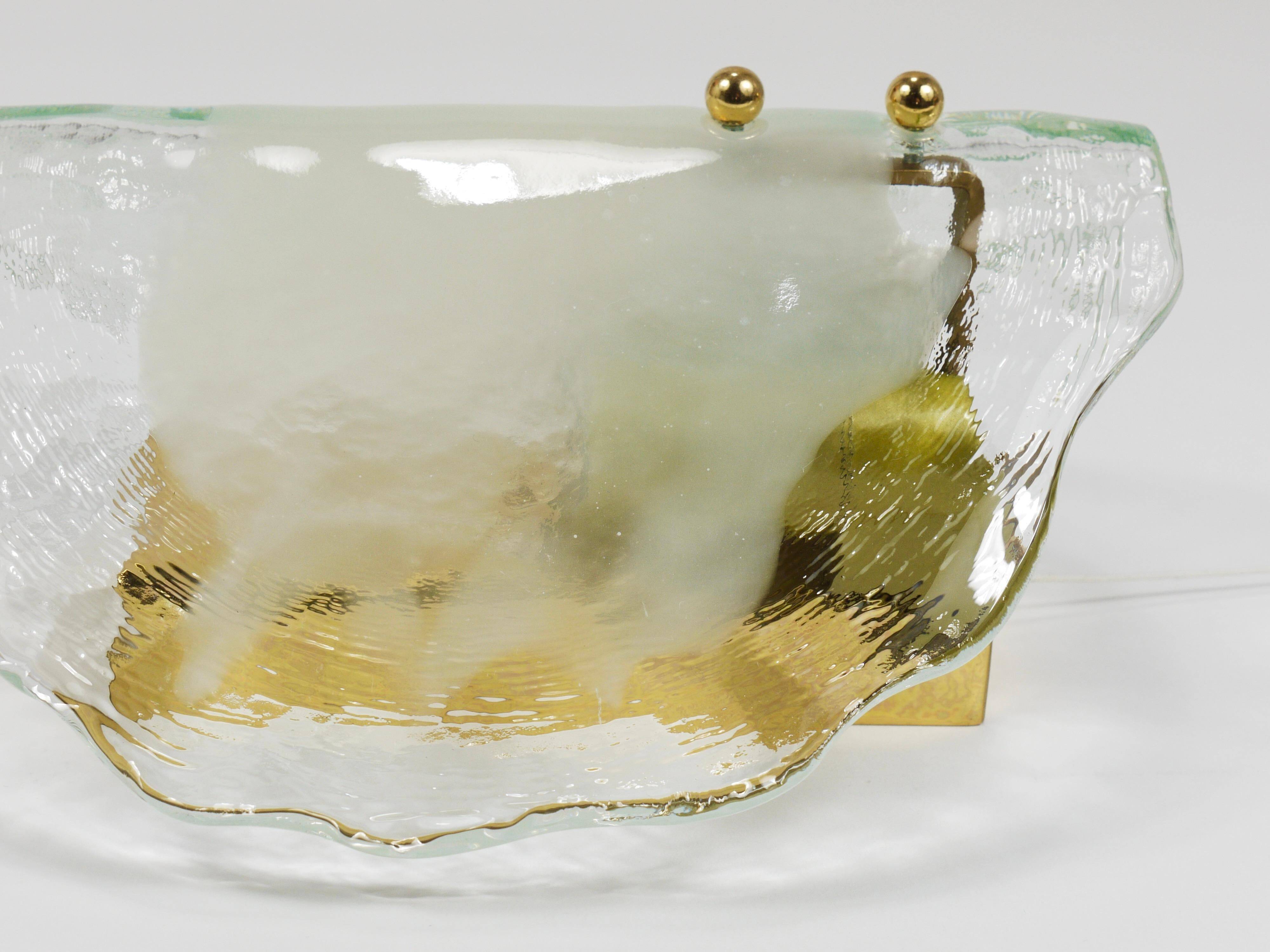 J.T. Kalmar Applique Murano en Laiton et Verre en Forme de Pétale, Vienne, années 1970