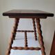 Table basse brutaliste pieds torsadés