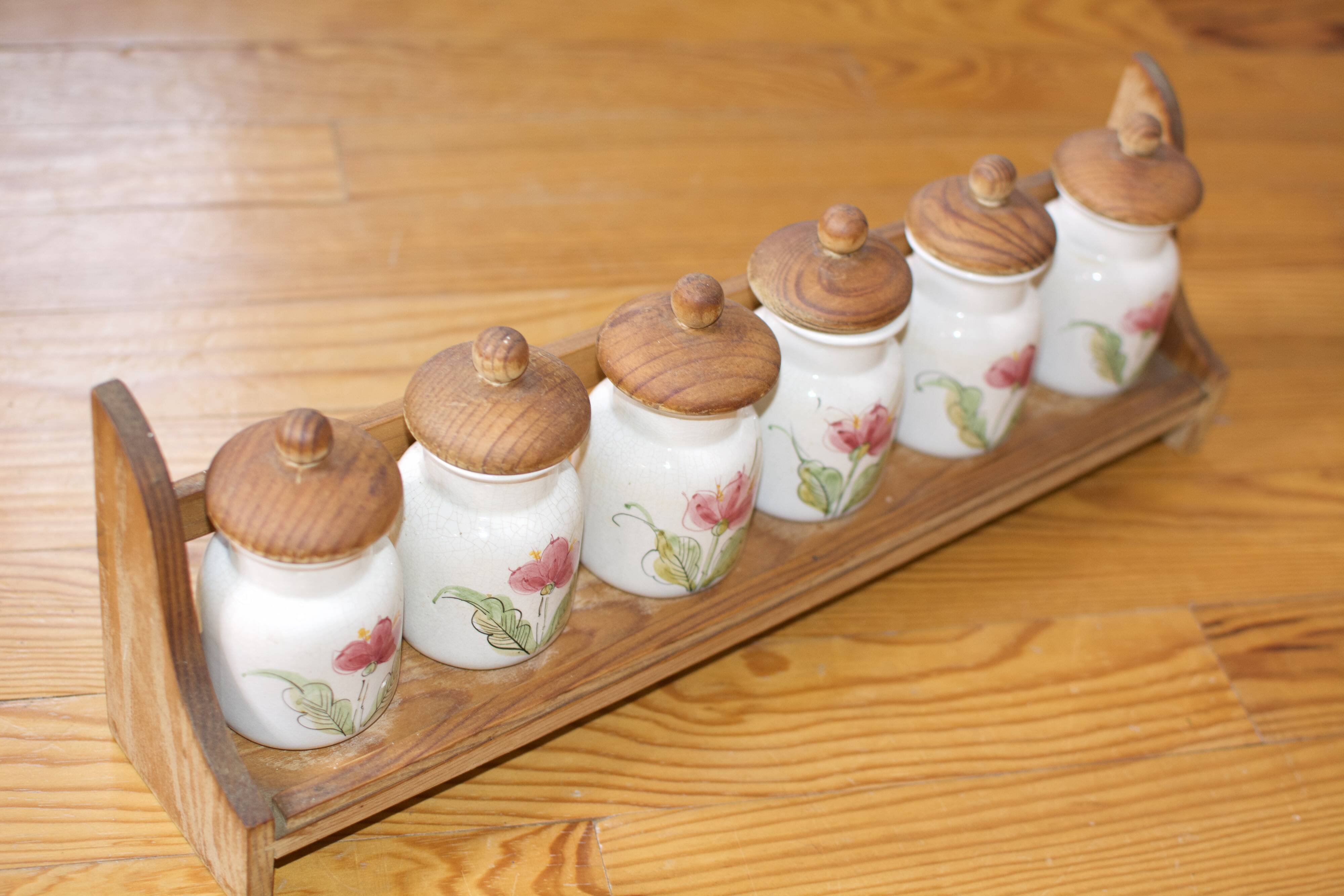 Spice pot on shelves