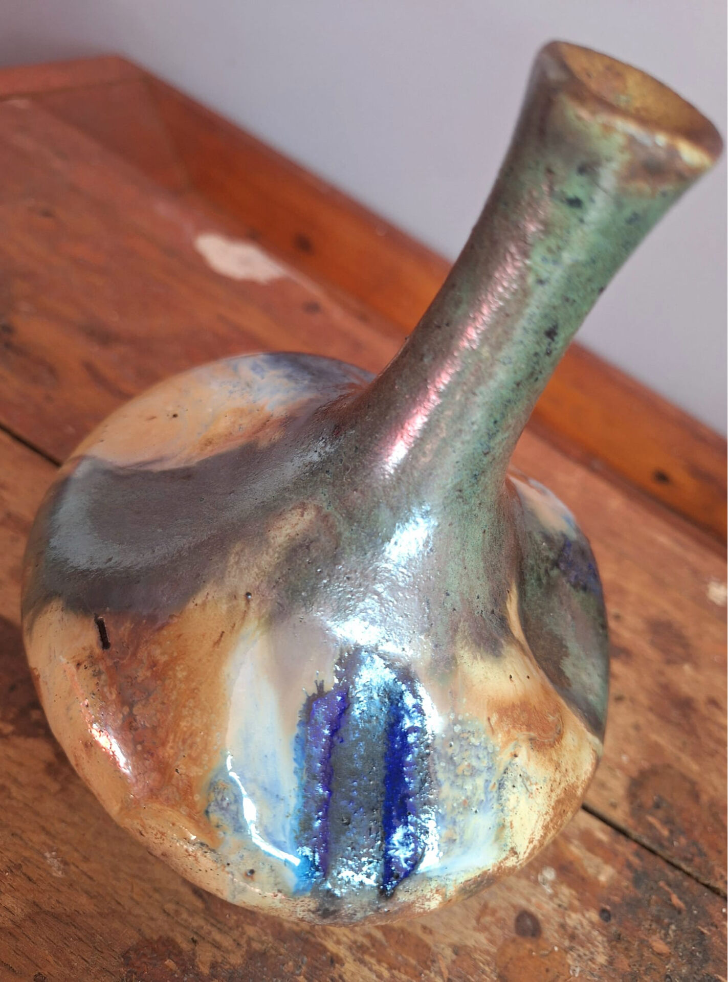 Single-flower vase in stoneware signed Edgard Aubry, Art Deco ceramic work.