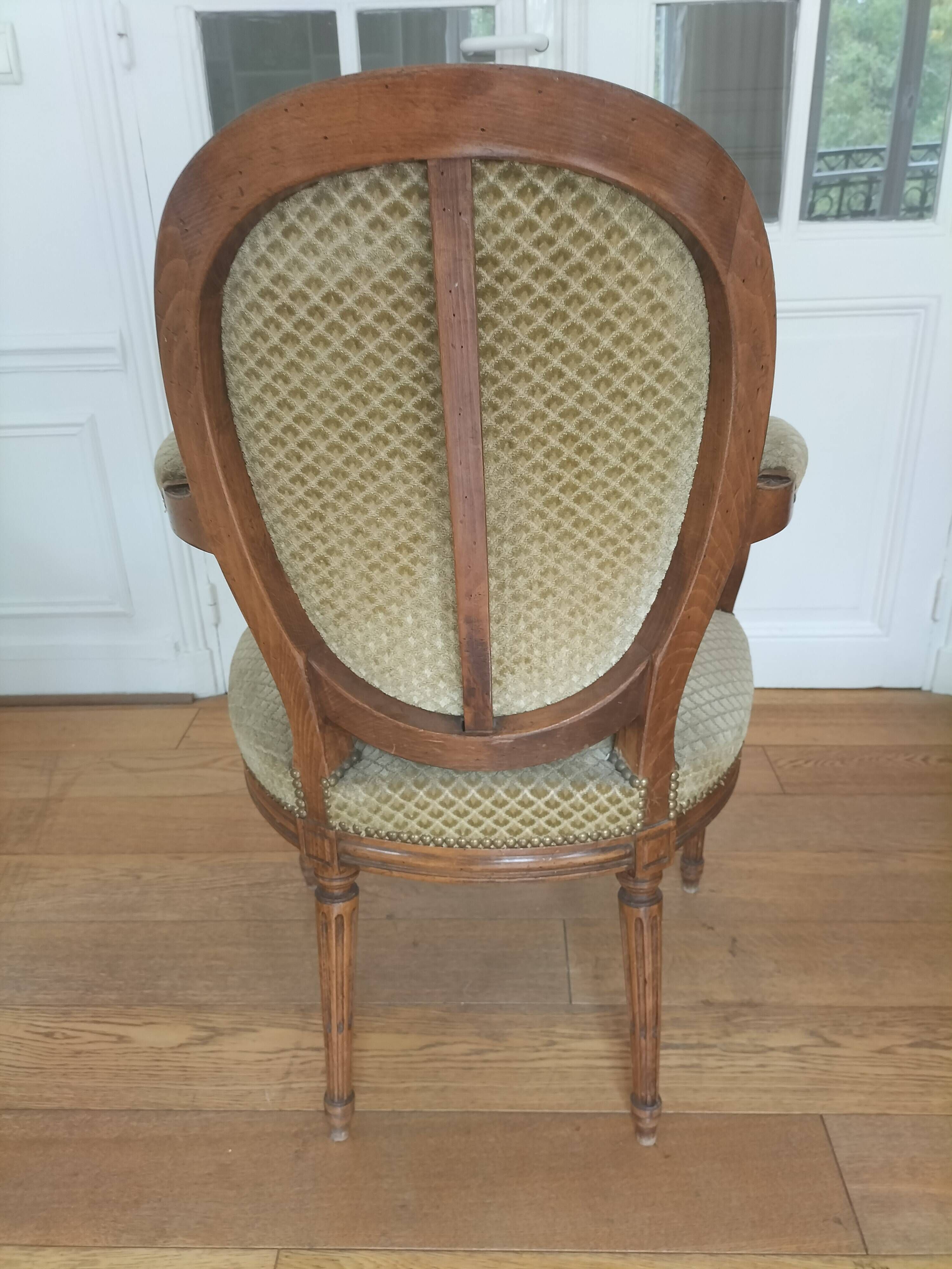 Fauteuils médaillon style Louis XVI