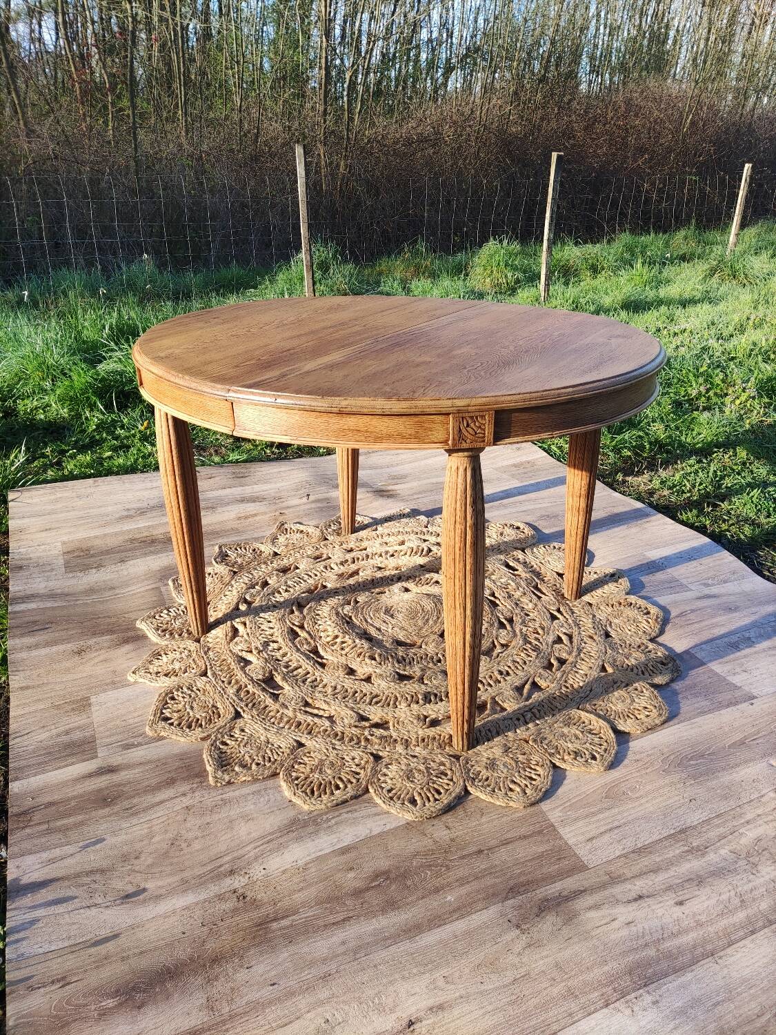Round art deco table with extension