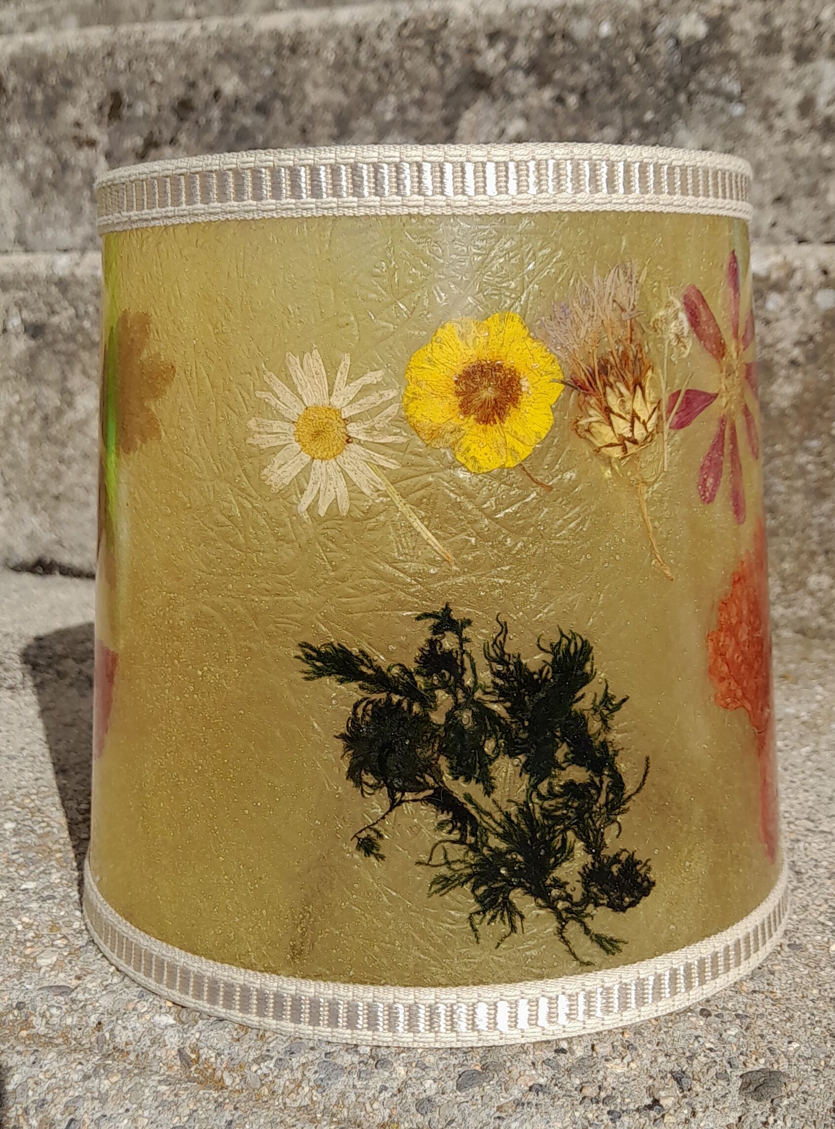 Abat jour en résine inclusions florales 70s