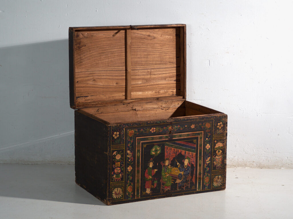 Antique chest painted in pine wood – China, around 1900
