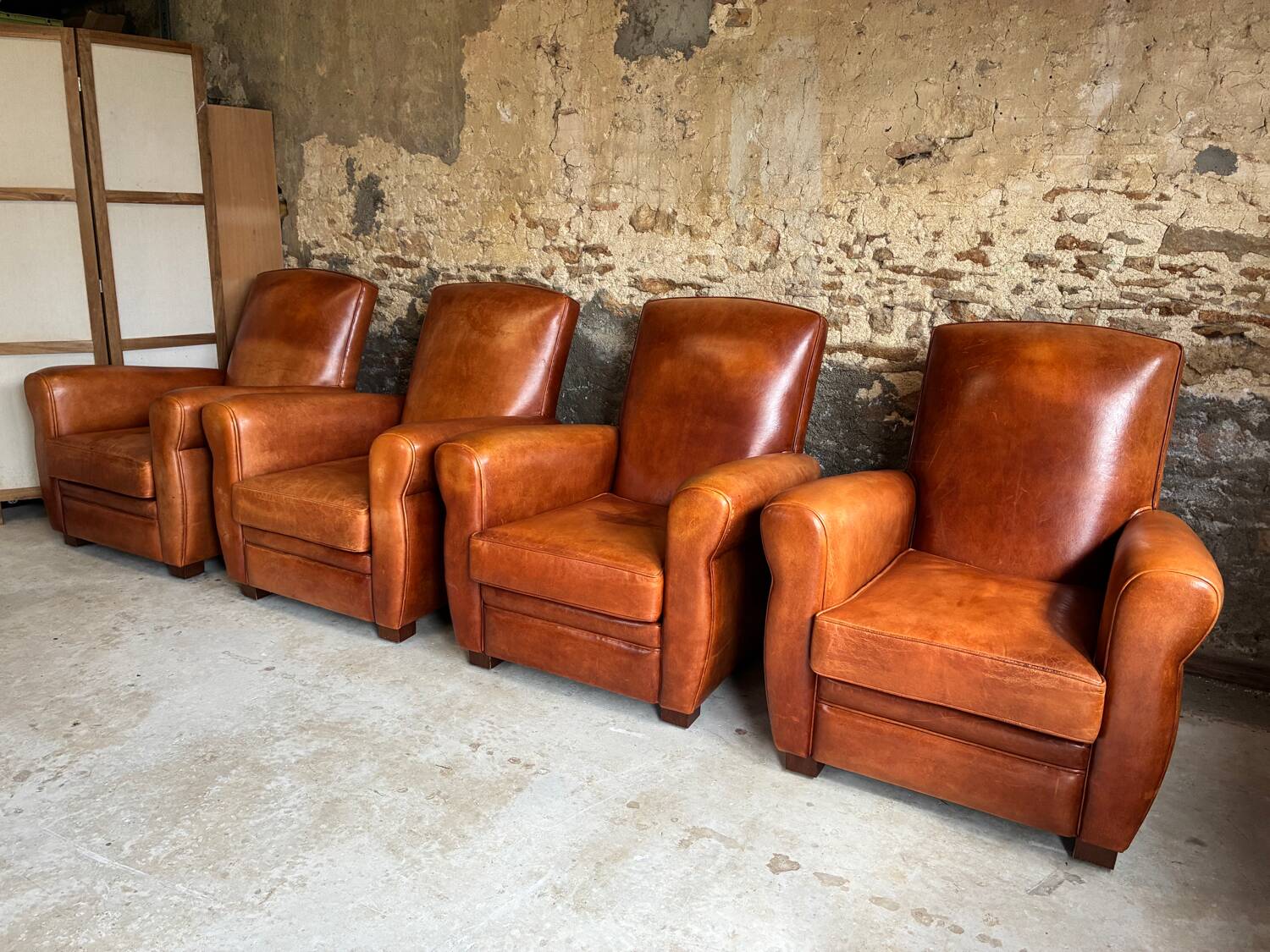 Lot de 4 fauteuils club, Cognac