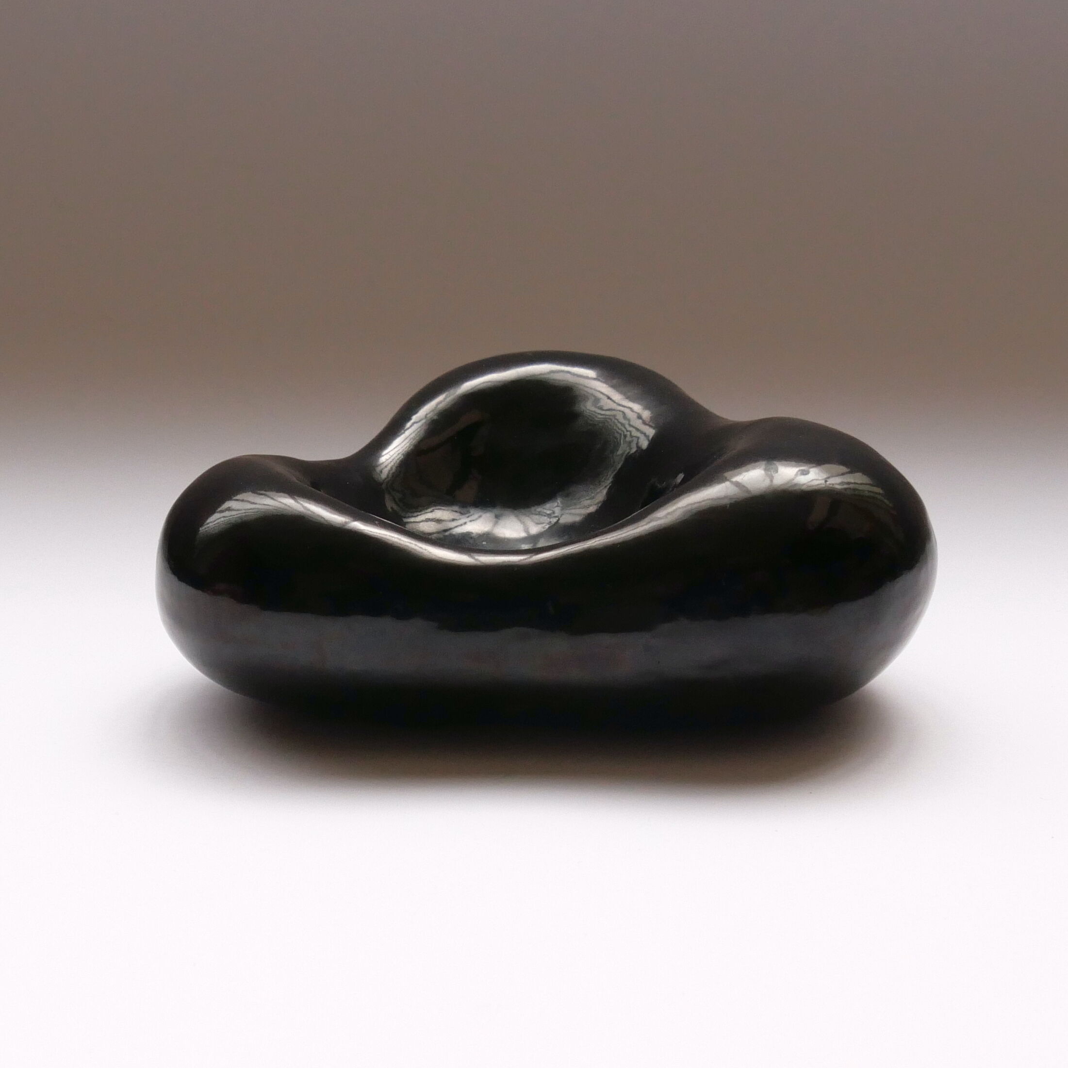 Biomorphic vacuum-pocket cup - black modeled ceramic - 1950's