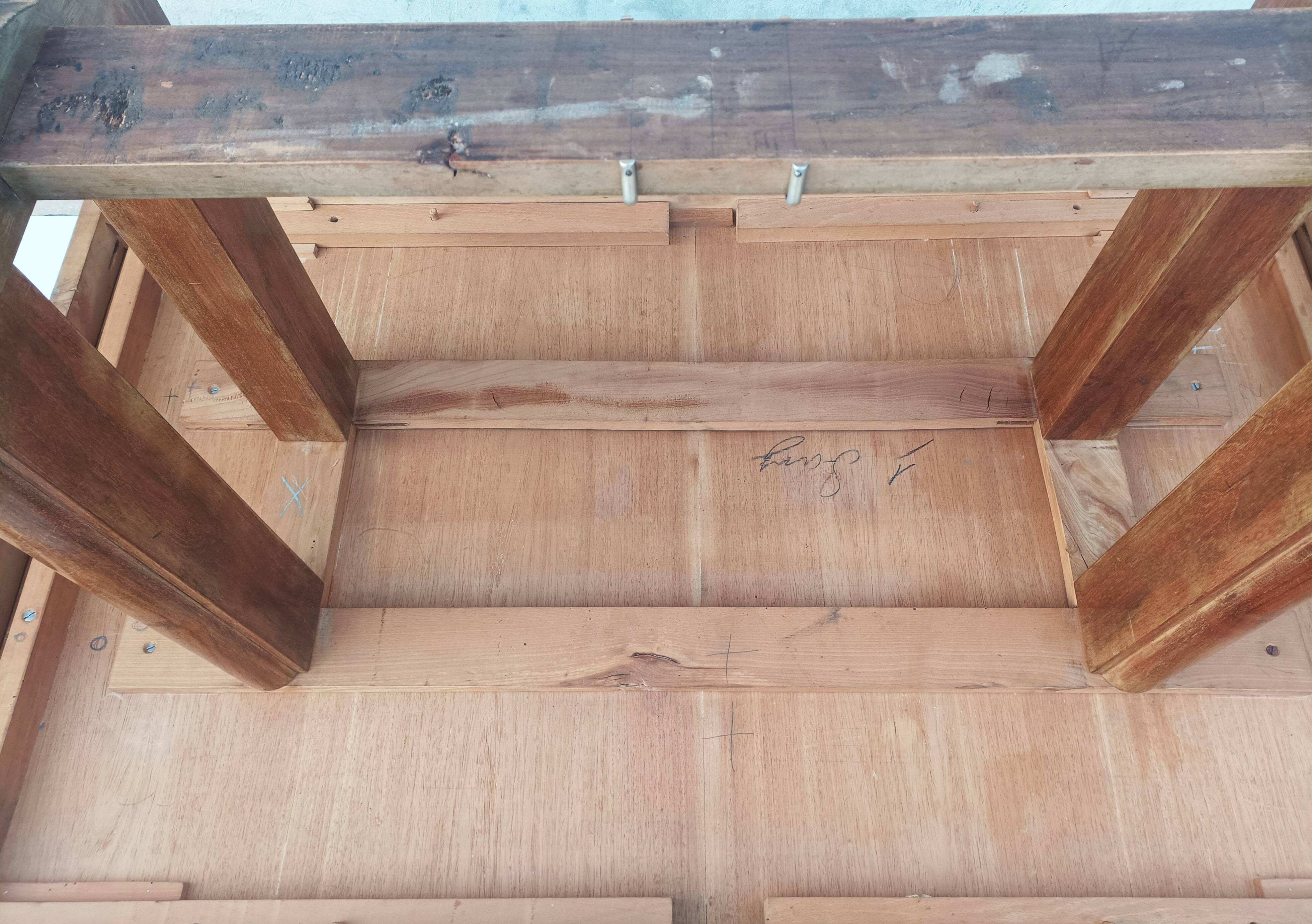 Art Deco table in burr walnut