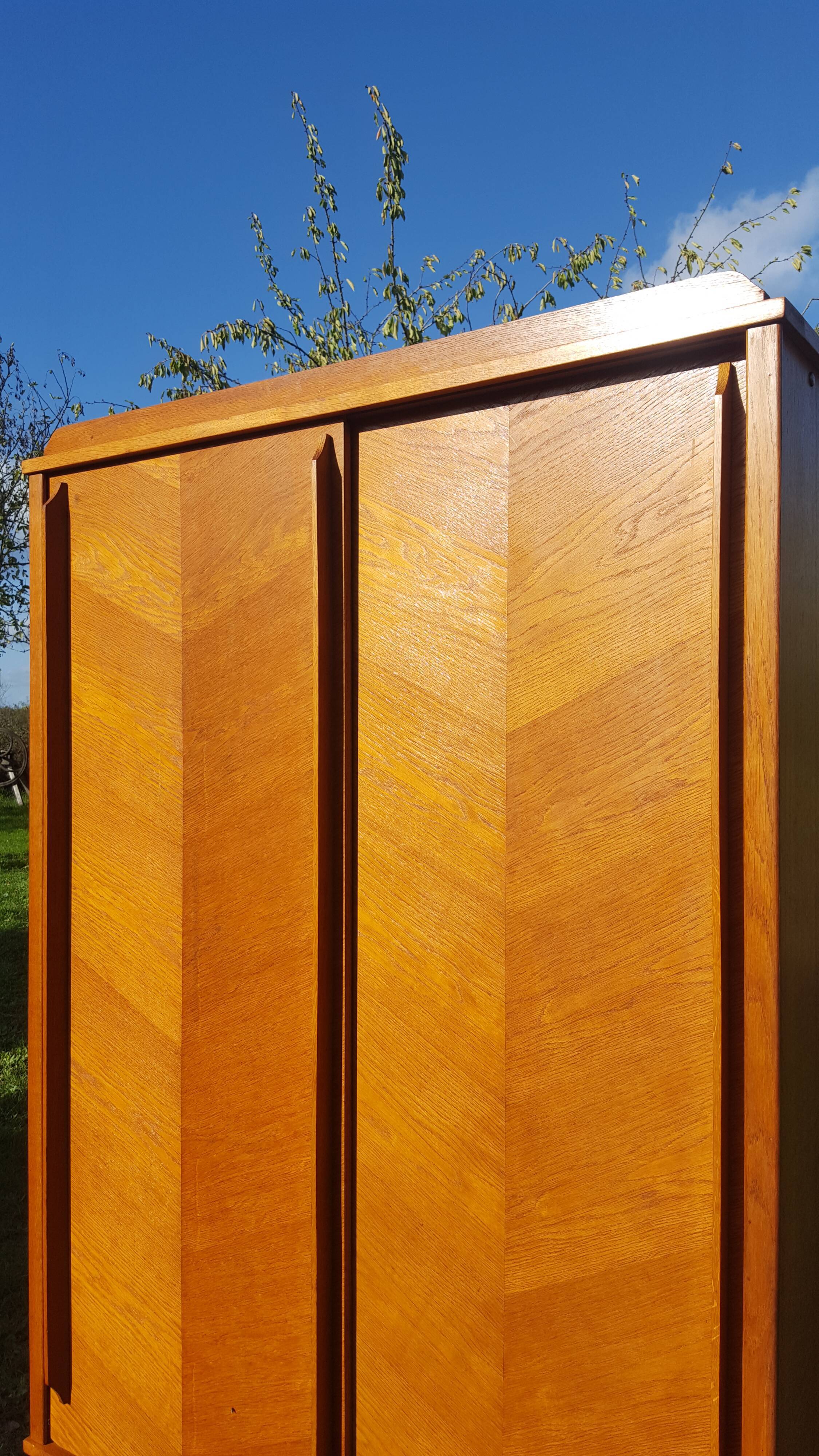 Scandinavian wardrobe foot compas vintage