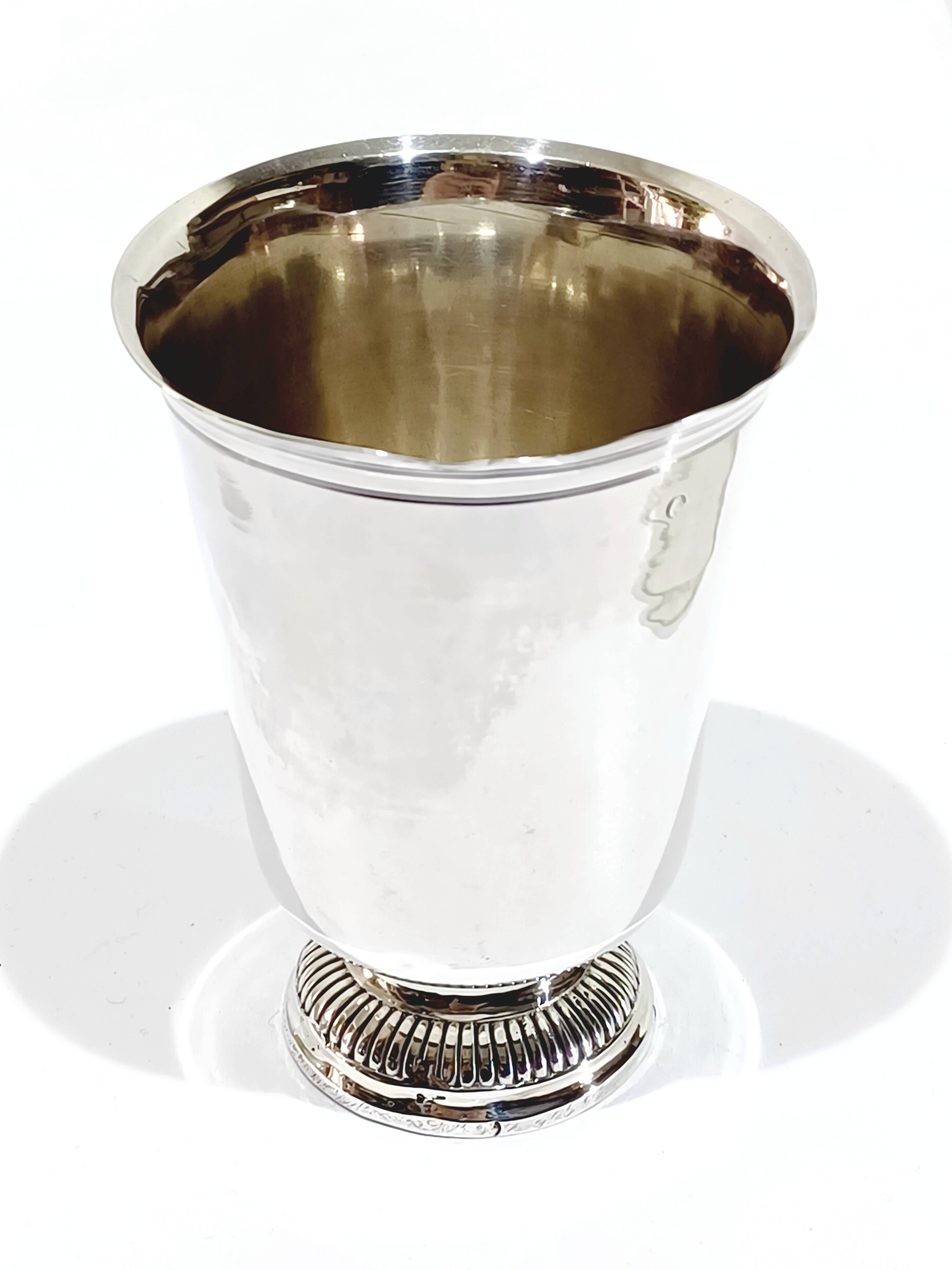 Timbale en argent massif numérotée 153