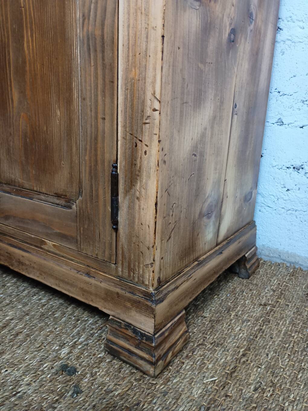 Buffet parisien vintage en pin