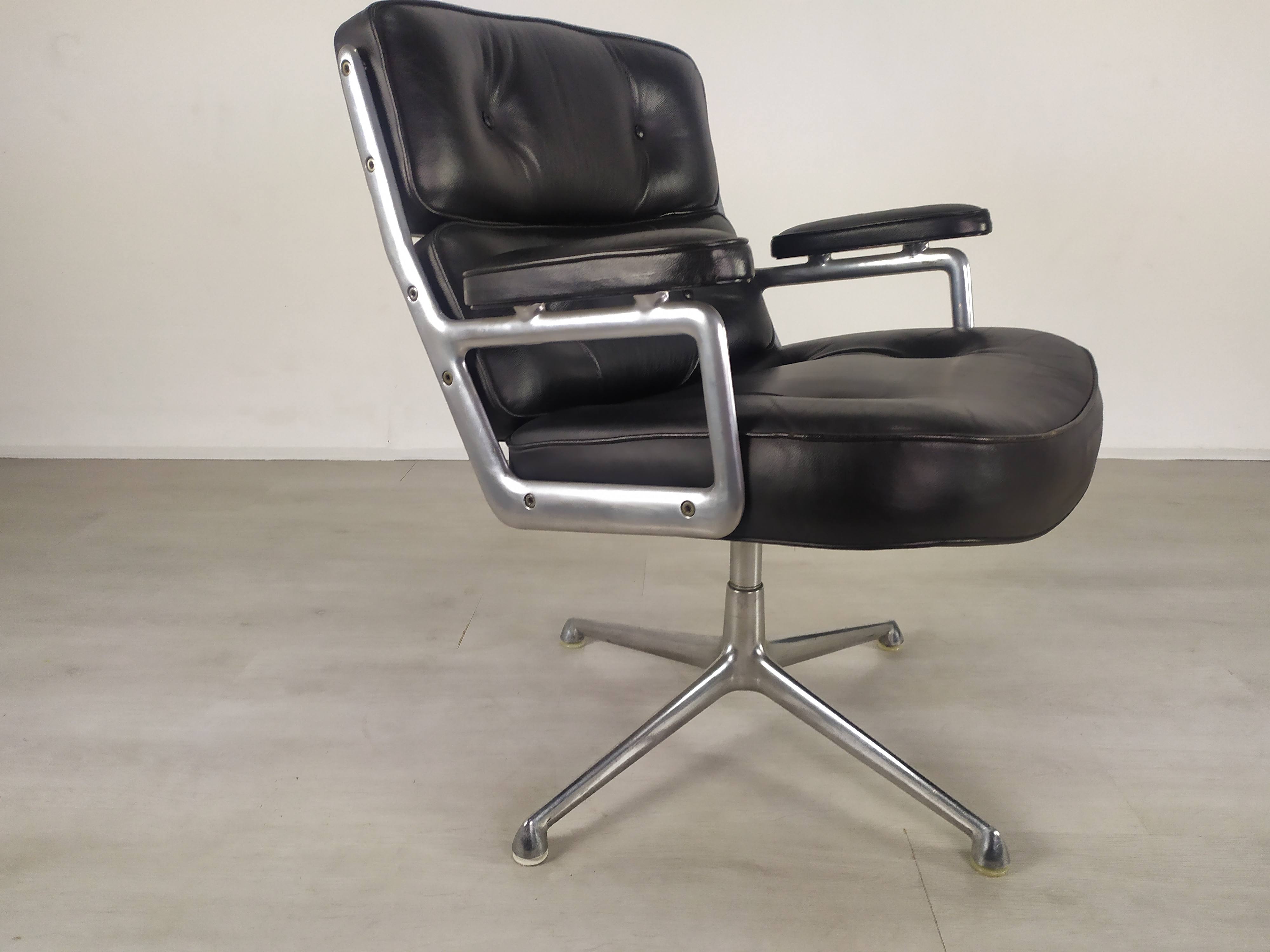 Eames leather lobby chair