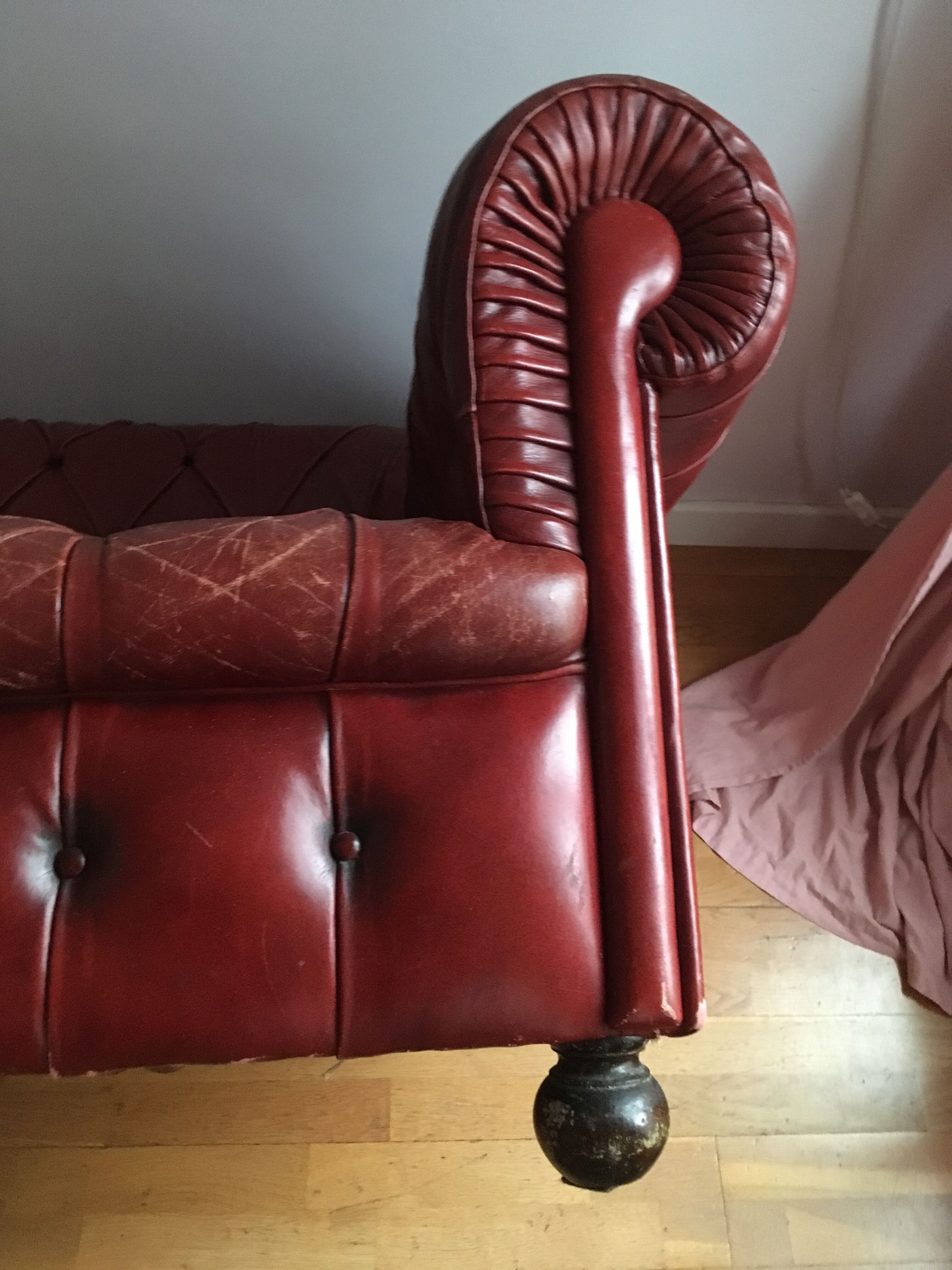 Sofa chesterfield 2-3 places leather bordeaux