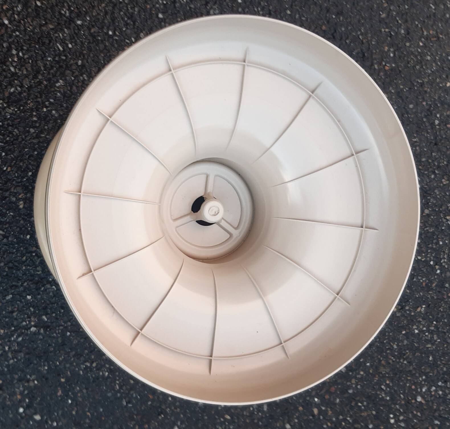 Isoklepa Space Age Stool