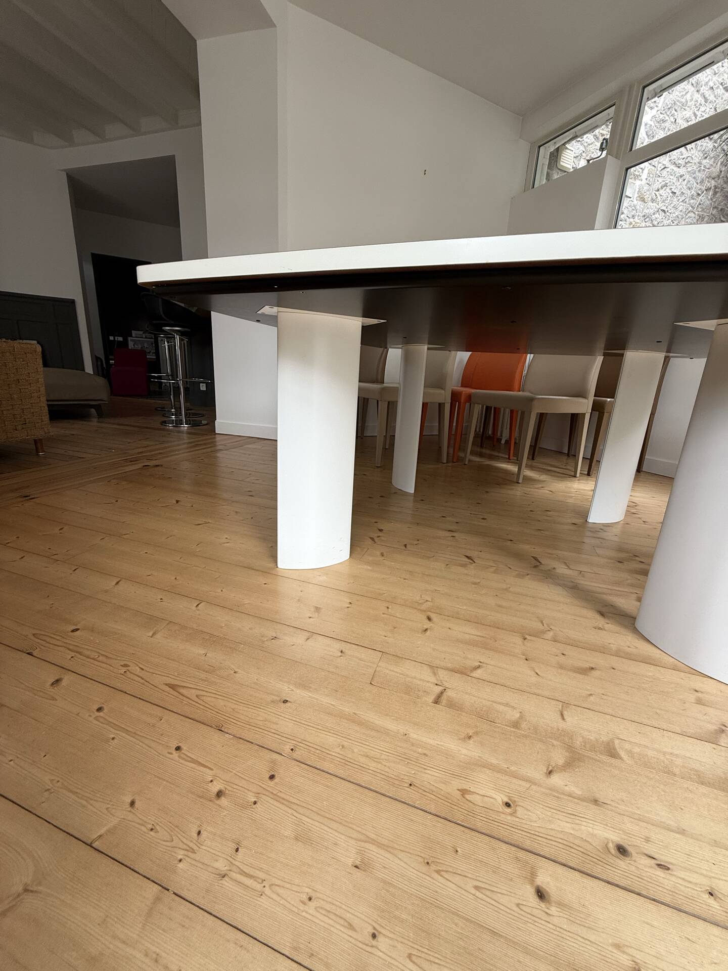Large contemporary table of 1600x1600.