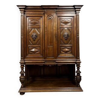 Cabinet dressoir style Renaissance en noyer massif vers 1850