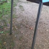 Table en formica bleu