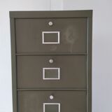 Armoire métallique à clapet