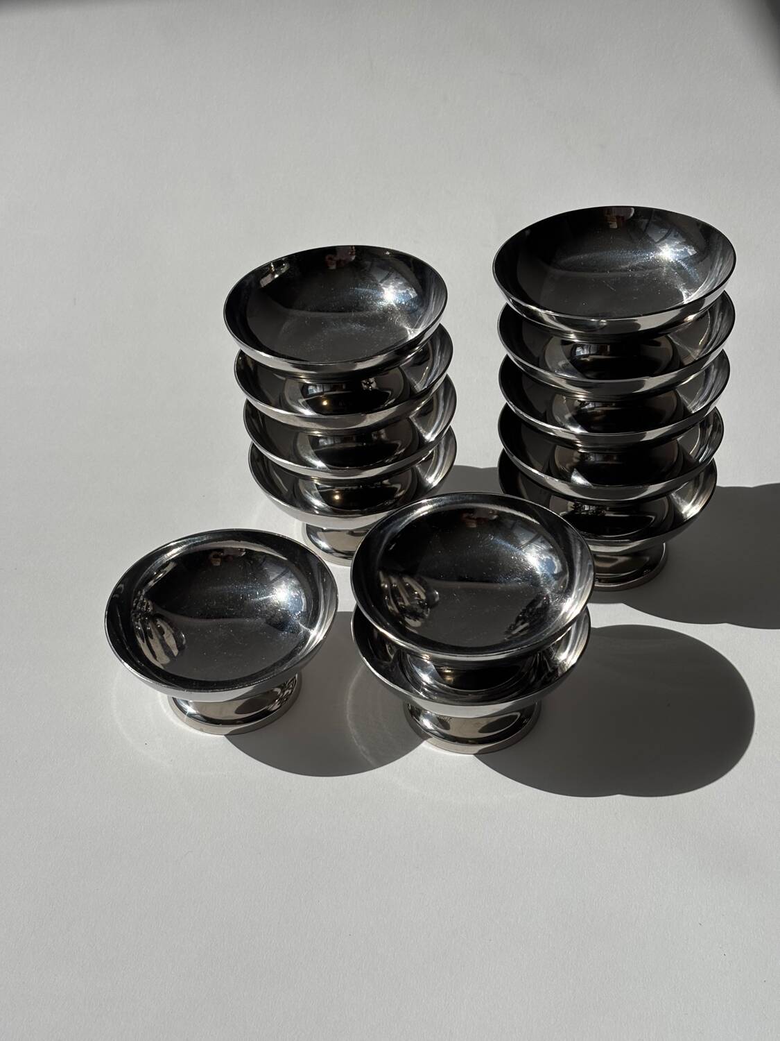 12 coupelles sur pied en acier inoxydable vintage