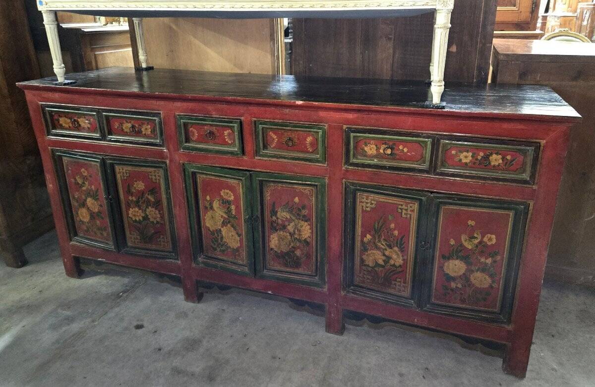 Asia 19th century: Very large lacquered wooden enfilade.
