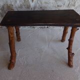 Banc en bois brutaliste
