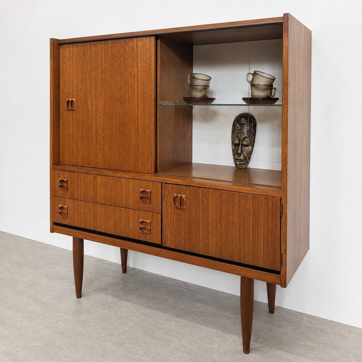 Highboard compact scandinave en teck, circa 1960