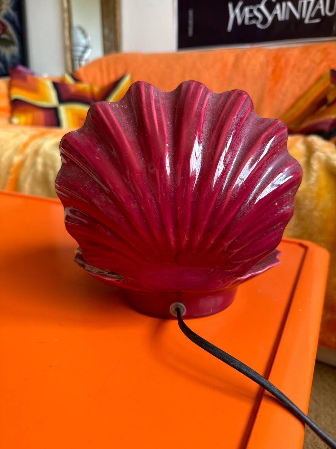 Burgundy ceramic shell lamp