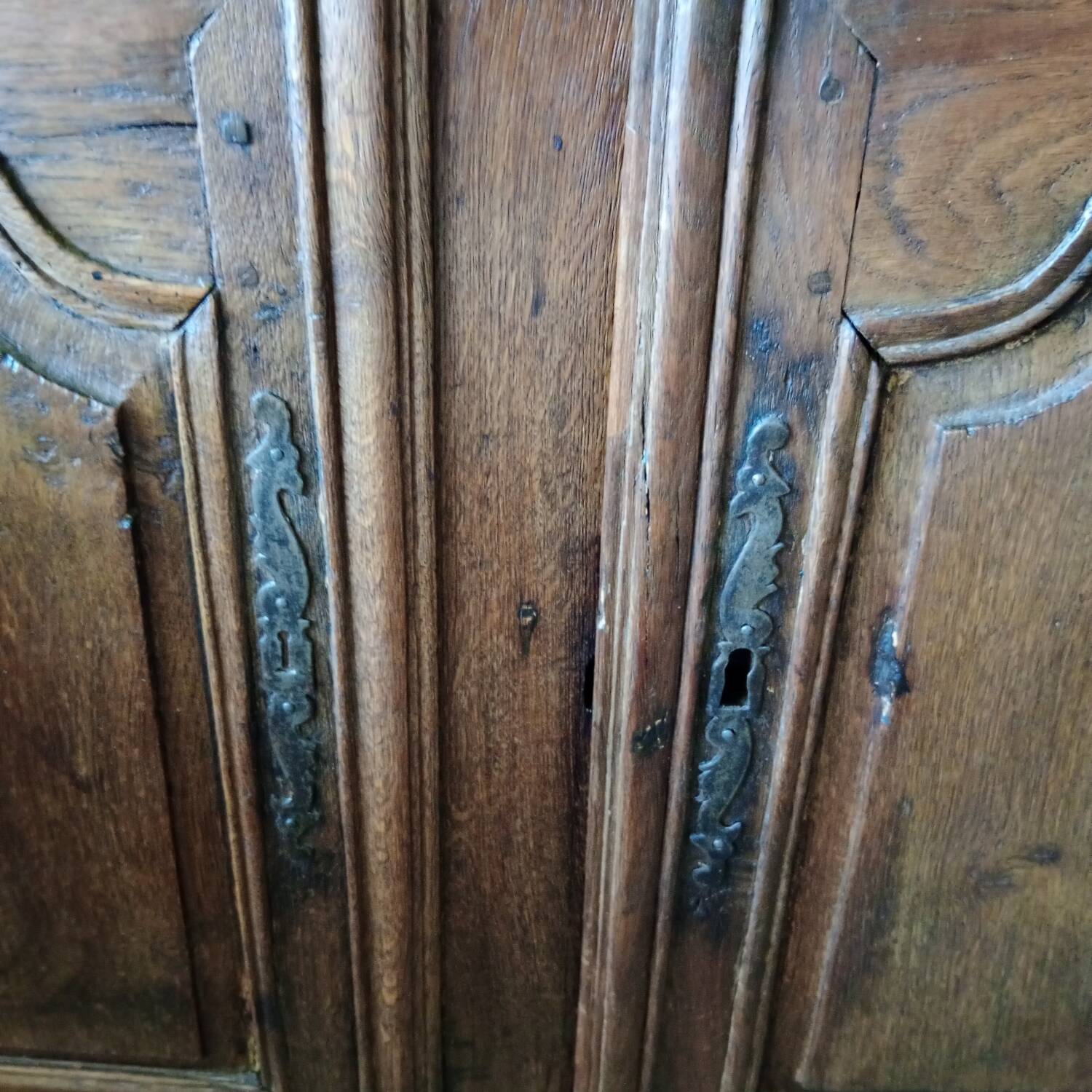 Rustic antique oak sideboard with 2 doors