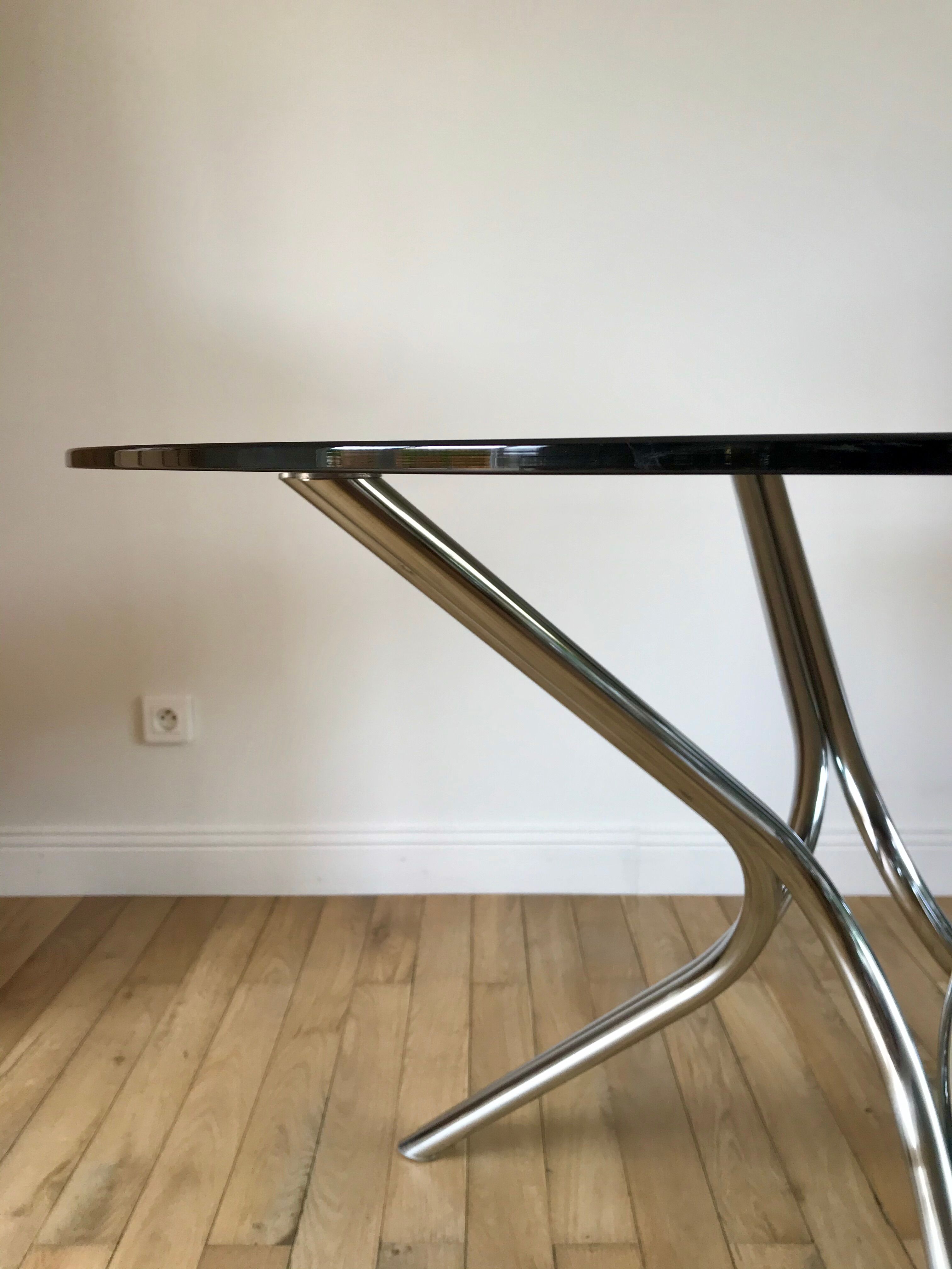 Set consisting of a table in chrome and smoked glass and its 4 tubular chairs in chrome and skaï a