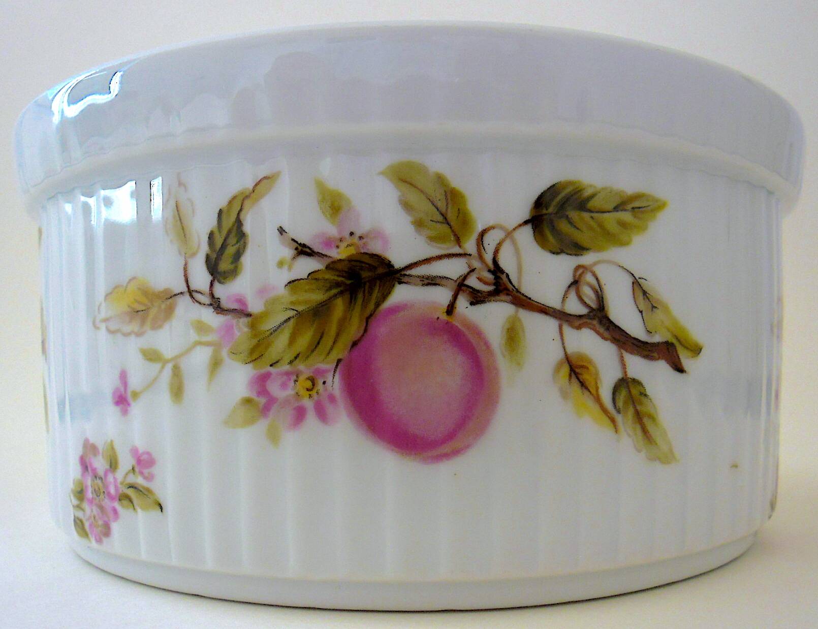Moule à soufflé en porcelaine à décor fruitier