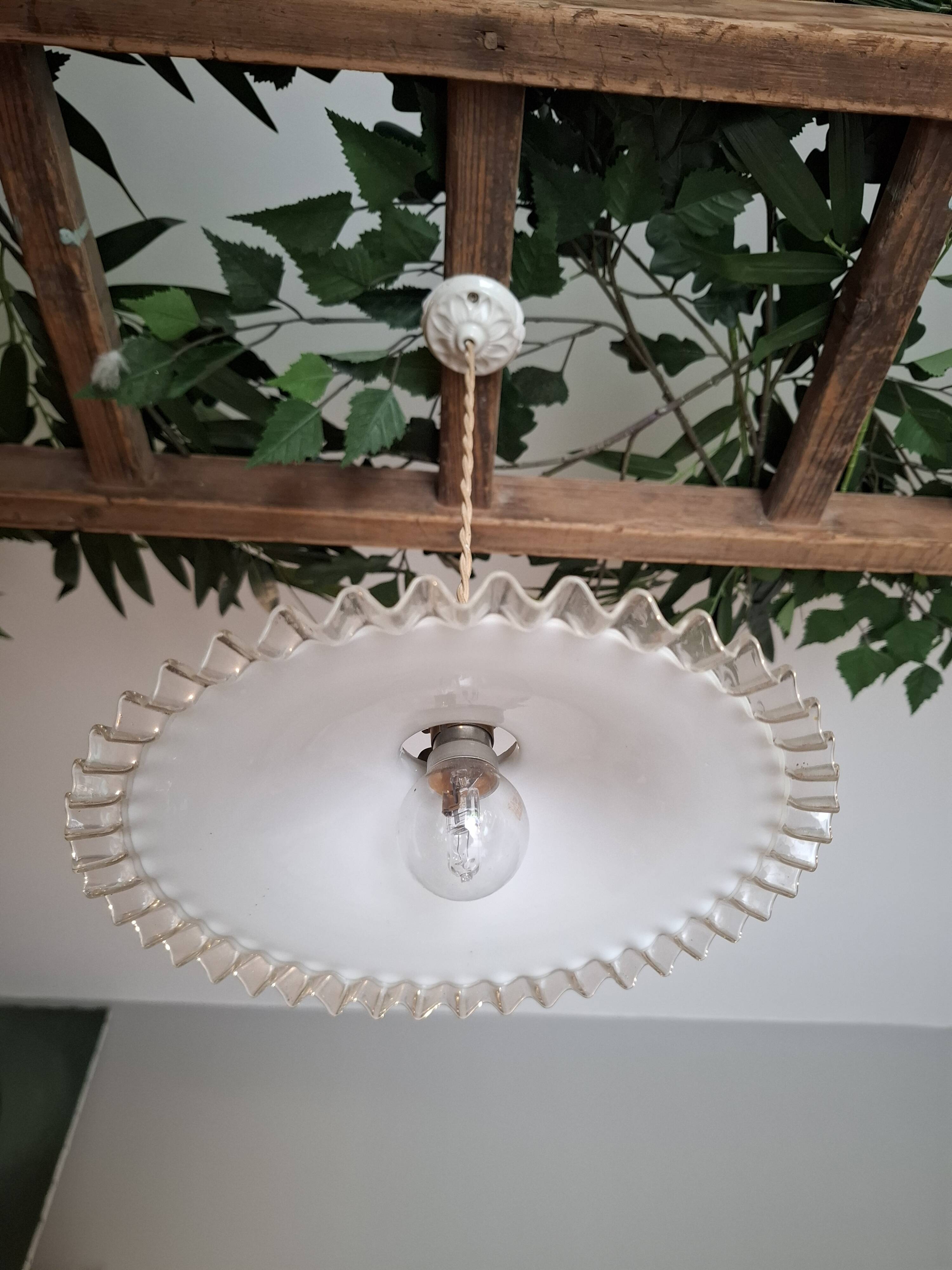 White lace opaline suspension