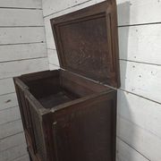 Meuble vintage en chêne avec portes grillagées