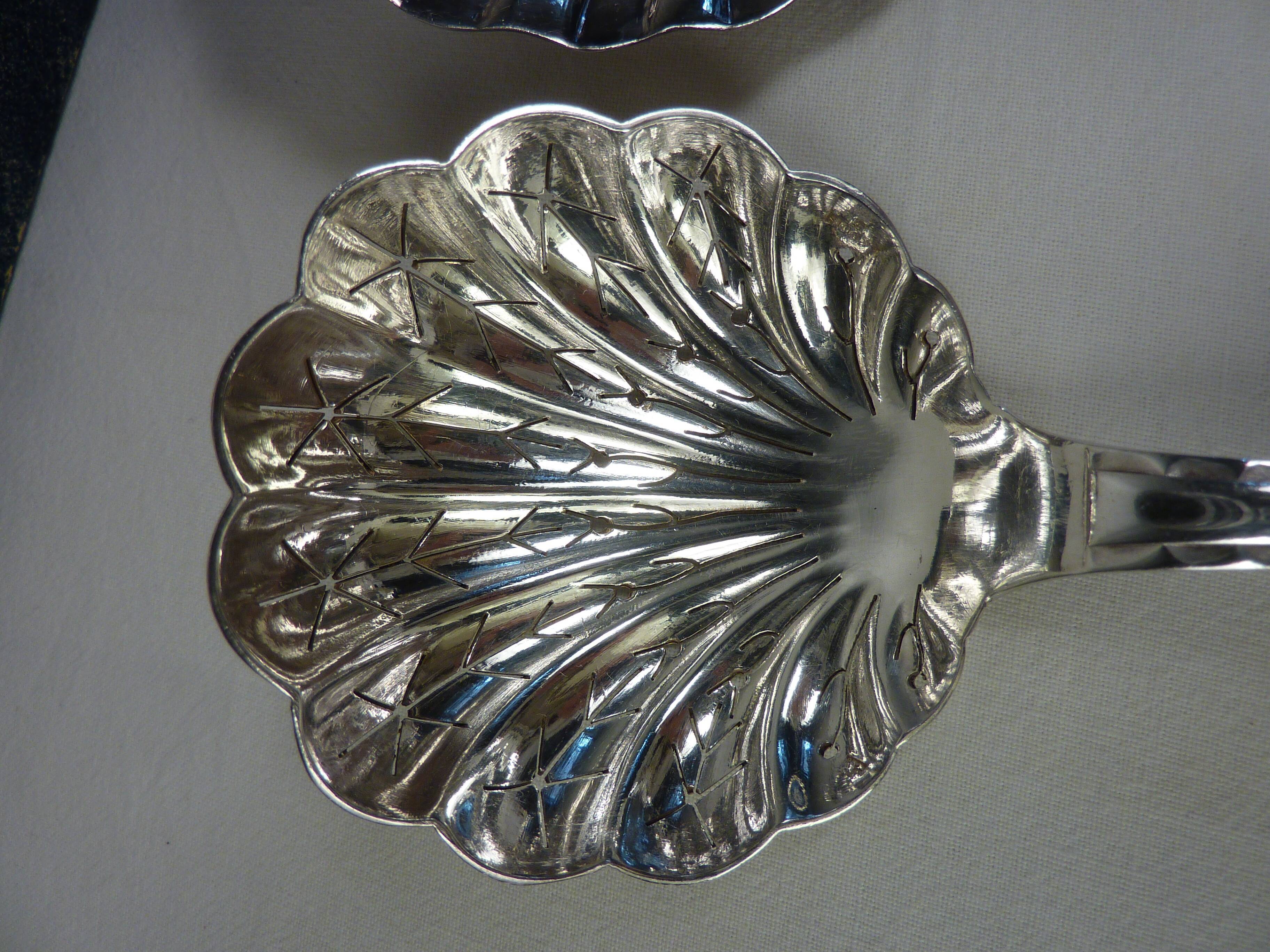 Dessert cutlery in silver metal of the brand Ercuis