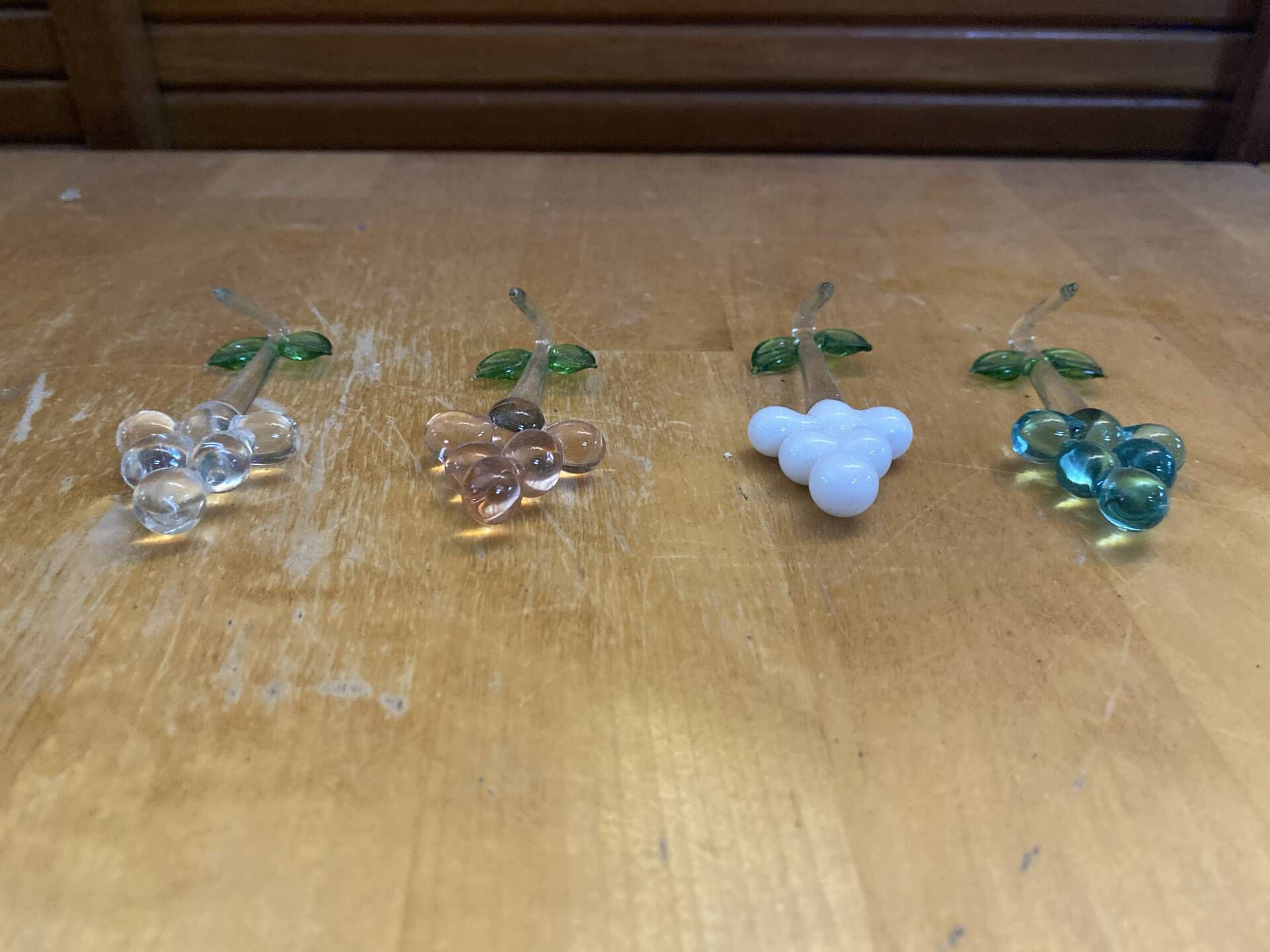 Set of 4 vintage murano glass knife rests grape cluster