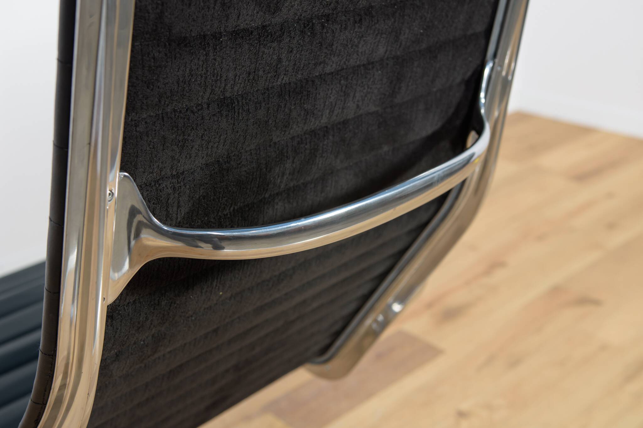 Eames Alu Group EA124 & EA125 Lounge Chair & Ottoman by Charles & Ray Eames for Vitra, 1980s.