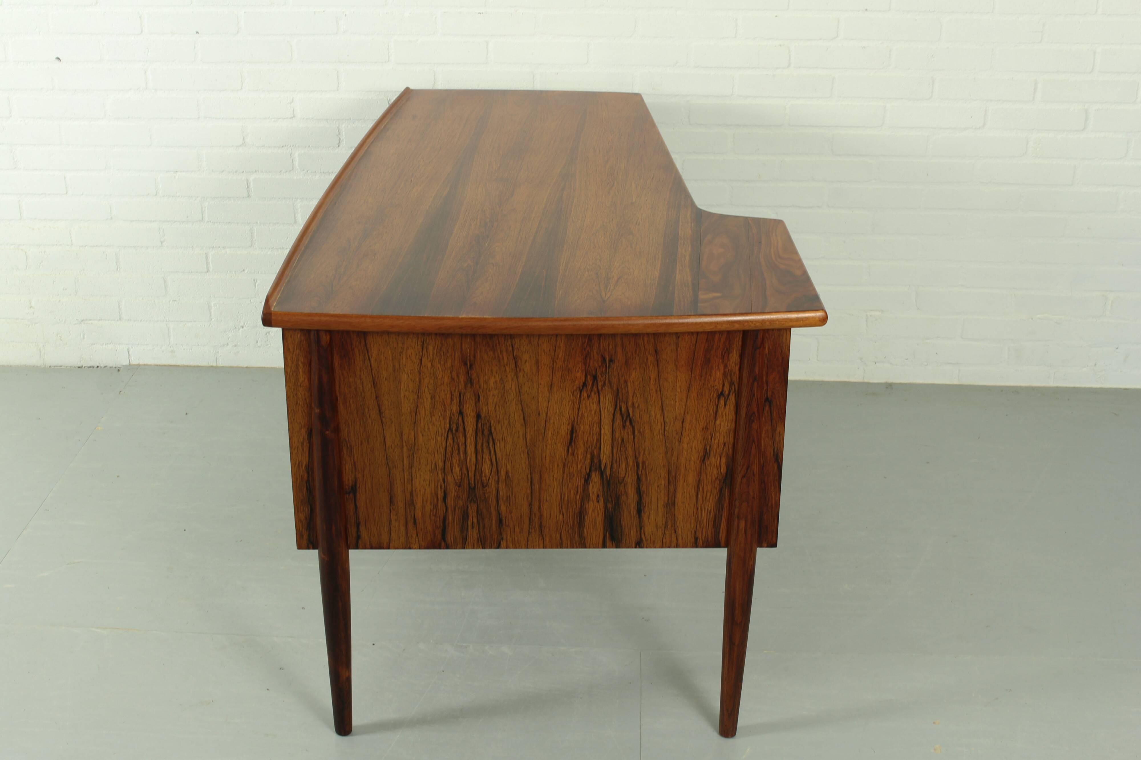 Bureau Boomerang en palissandre du milieu du siècle, années 1960